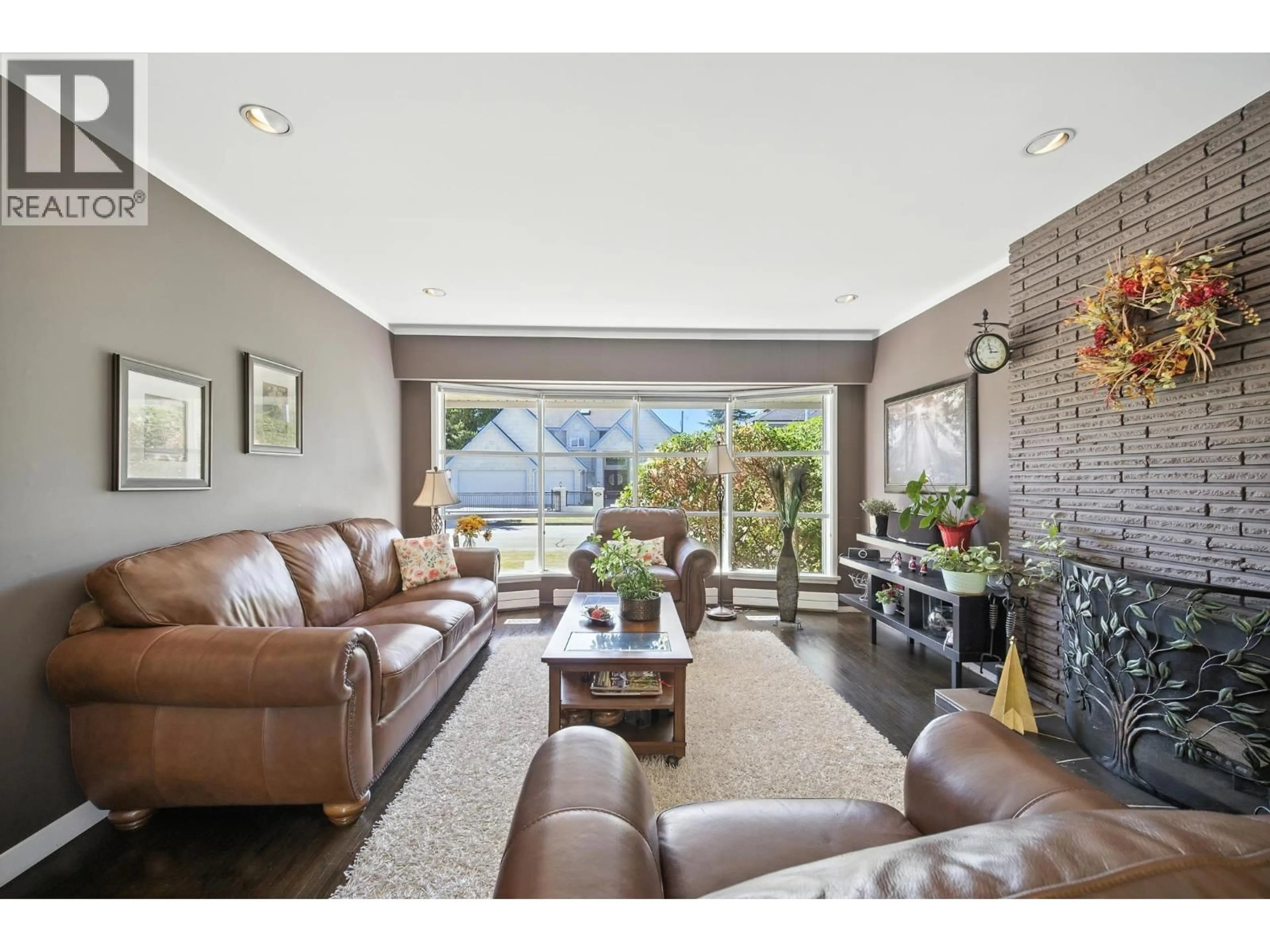 Living room with furniture, unknown for 8600 FAIRWAY ROAD, Richmond British Columbia V7C1Y6