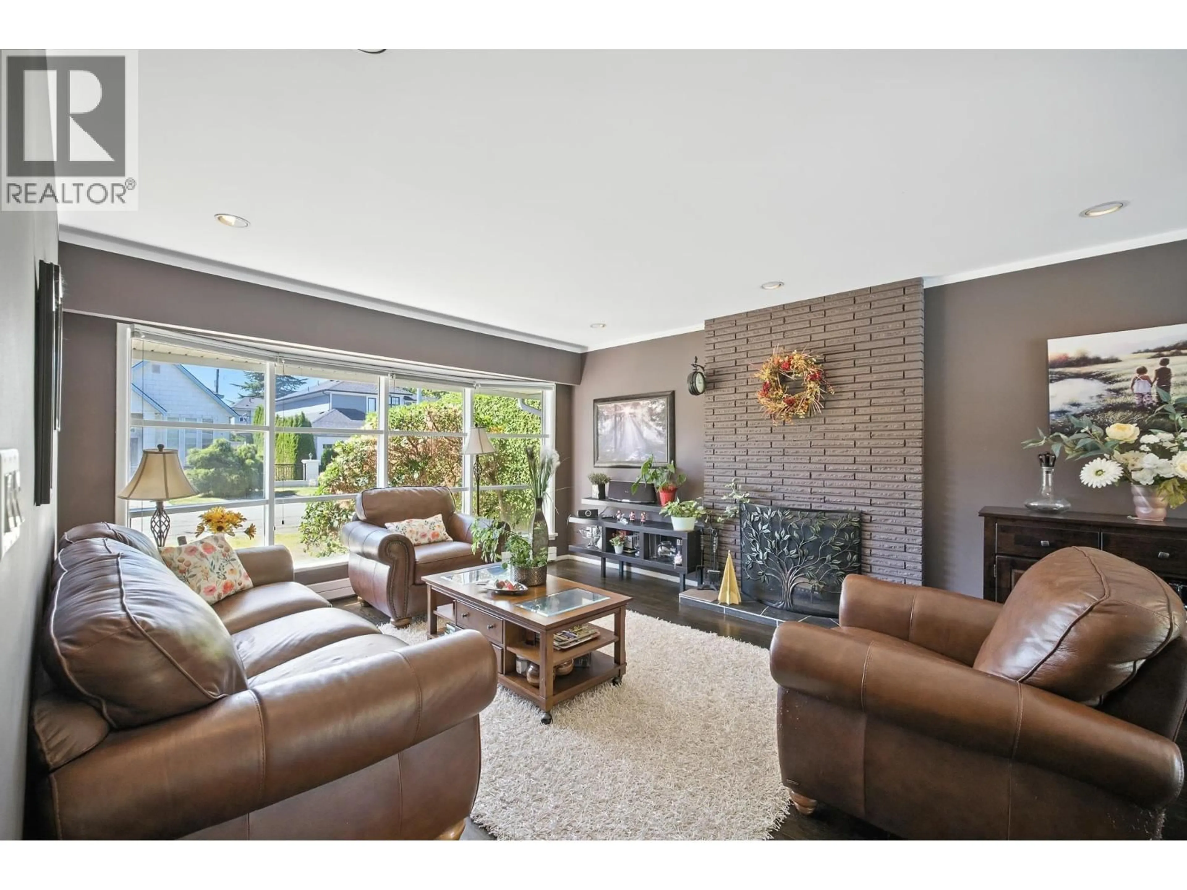 Living room with furniture, unknown for 8600 FAIRWAY ROAD, Richmond British Columbia V7C1Y6