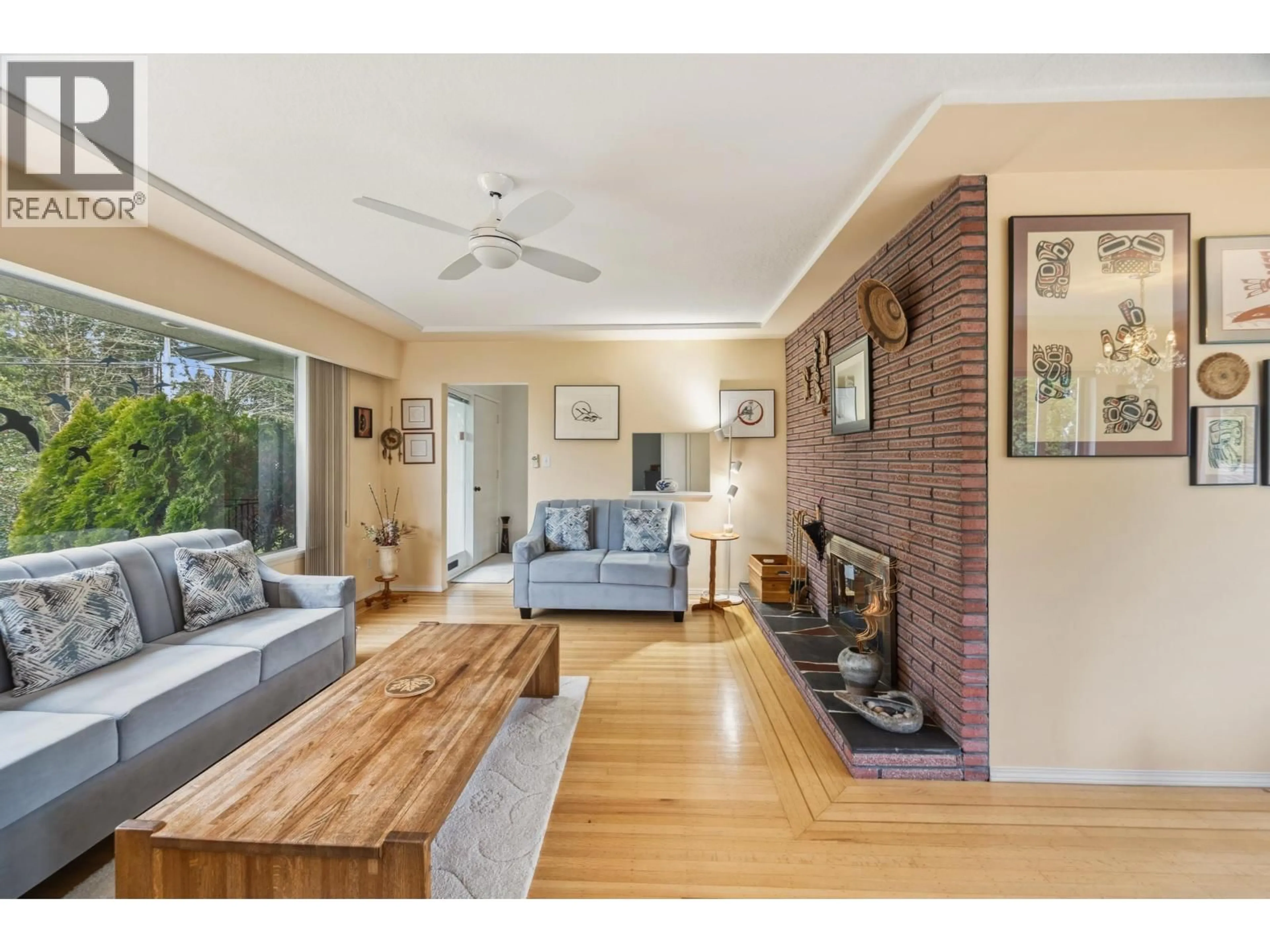 Living room with furniture, unknown for 8608 BULLER AVENUE, Burnaby British Columbia V5J4V3