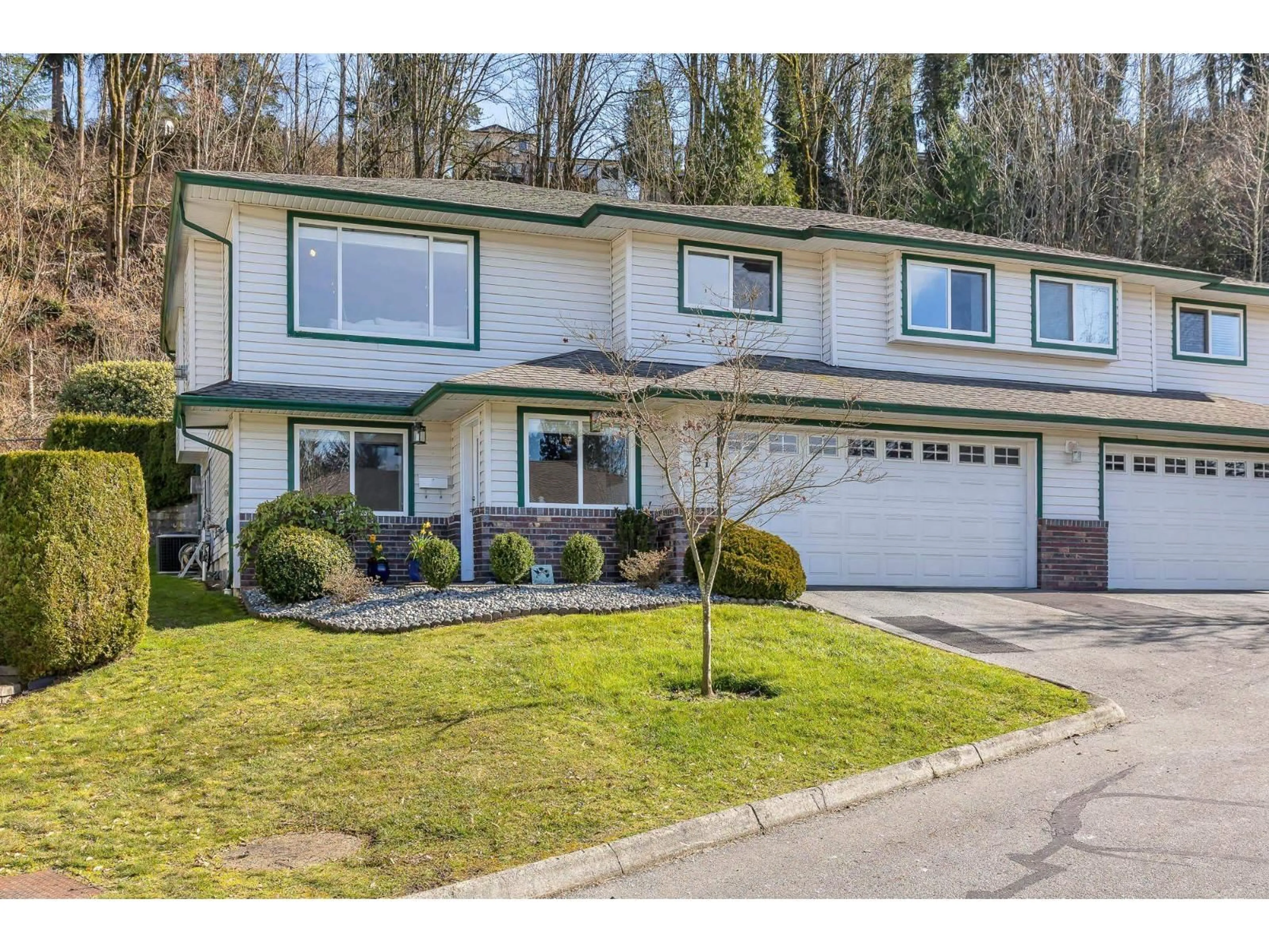 Home with vinyl exterior material, street for 21 - 34250 HAZELWOOD AVENUE, Abbotsford British Columbia V2S7L4