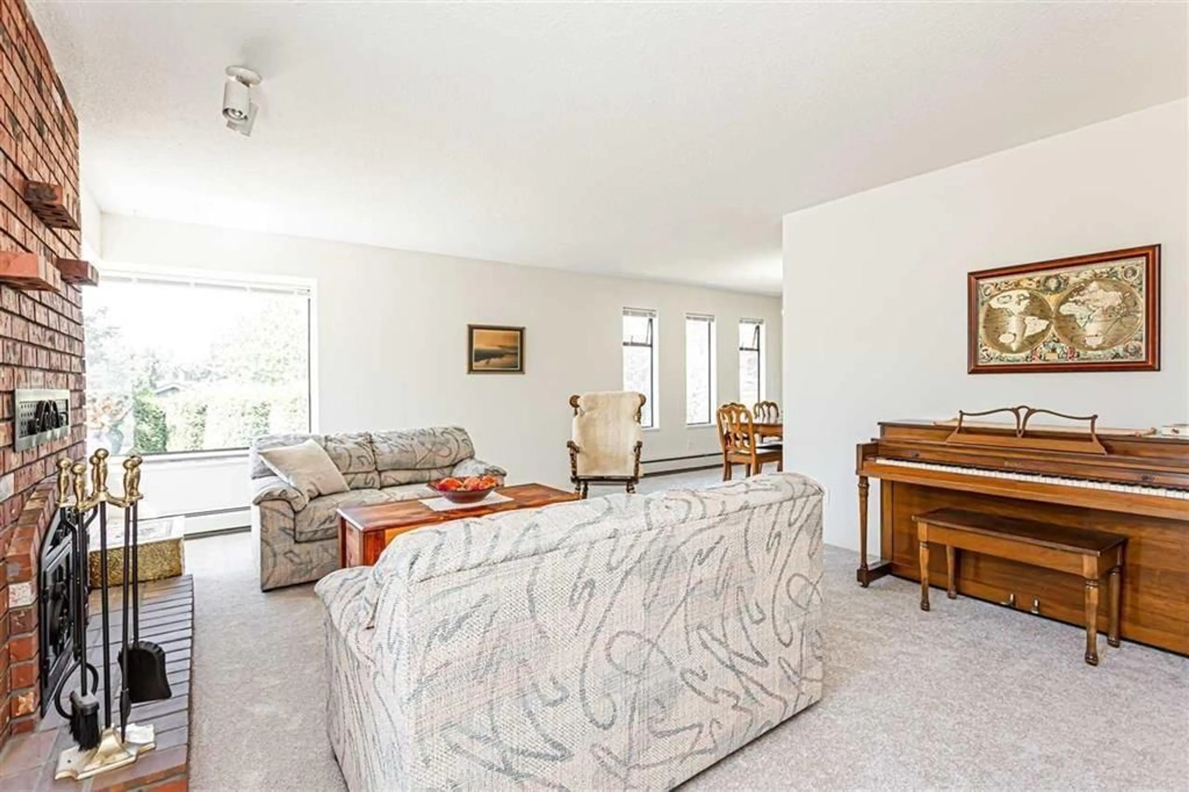 Living room with furniture, unknown for 9092 HARDY ROAD, Delta British Columbia V4C7V9