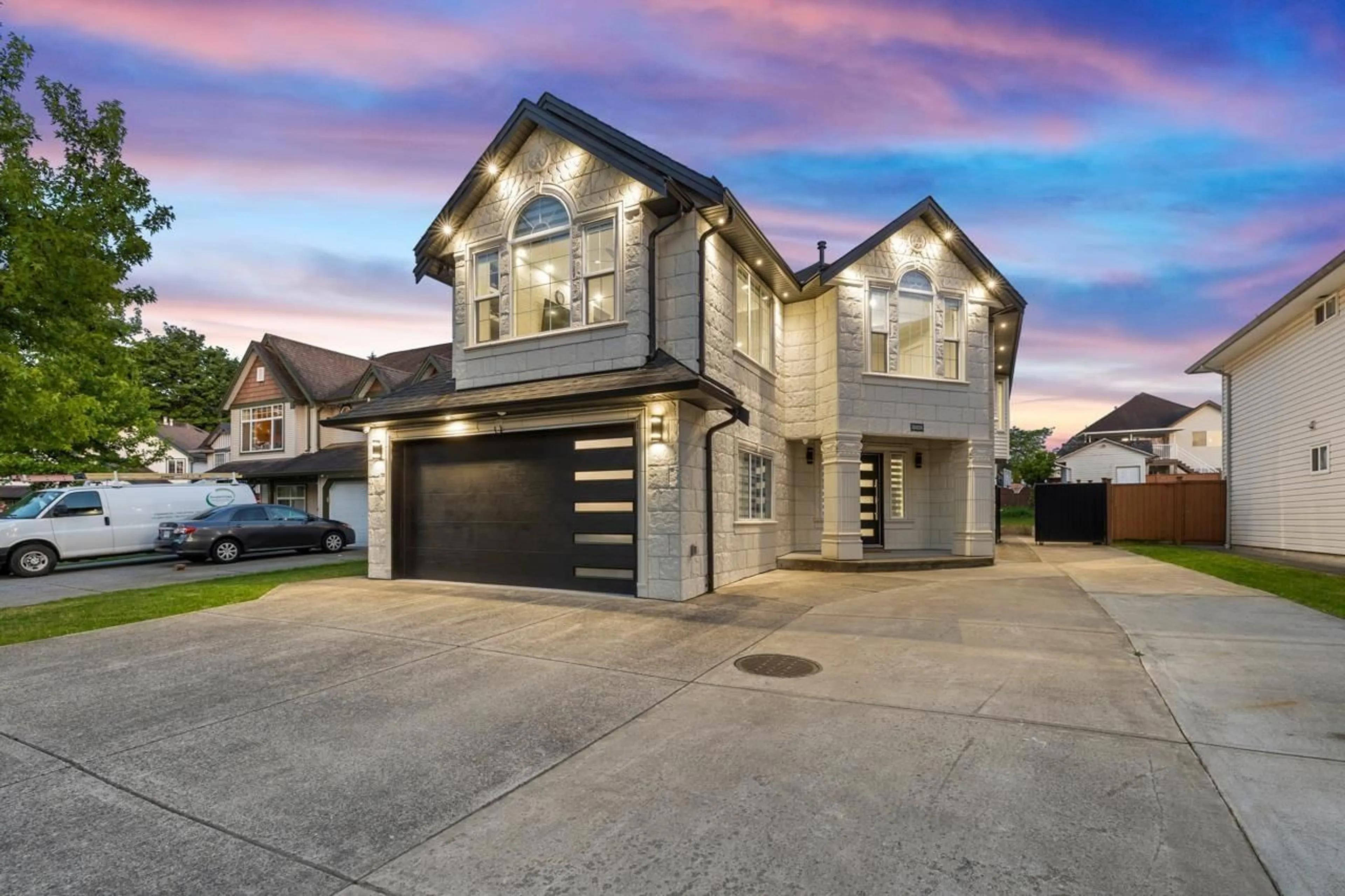 Home with vinyl exterior material, street for 31626 HARMONY COURT, Abbotsford British Columbia V2T6S7