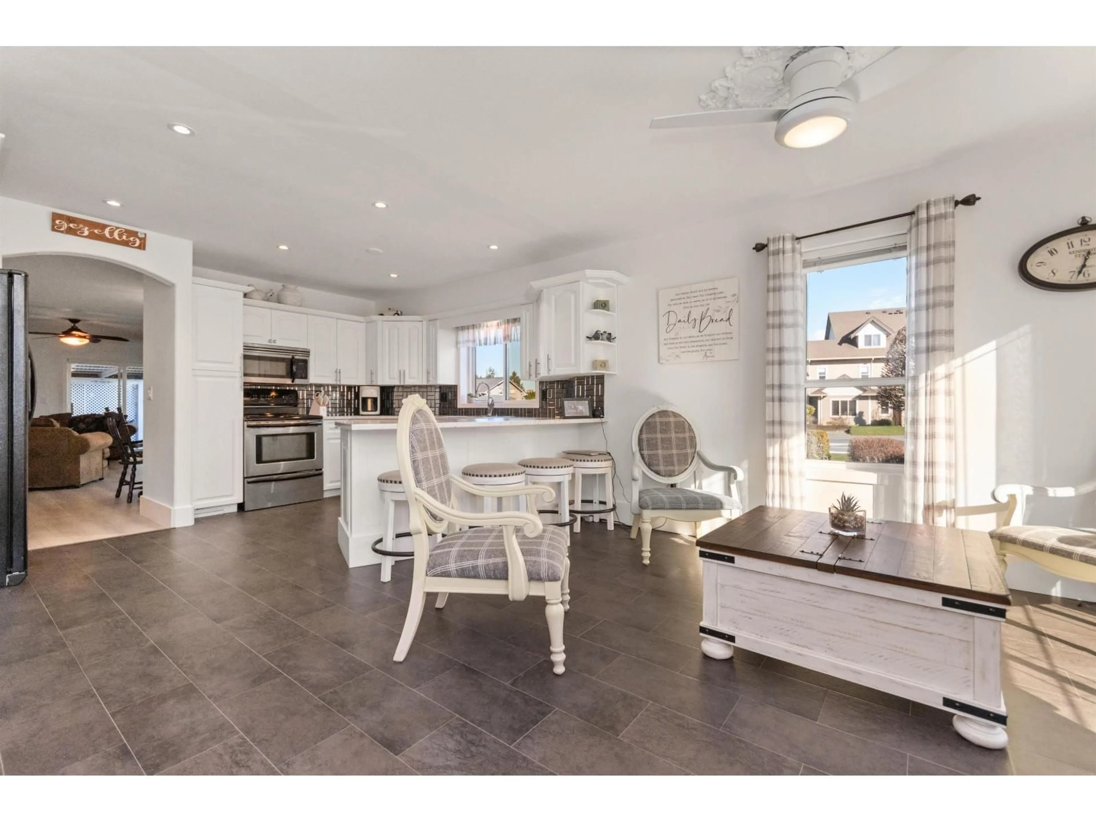 Open concept kitchen, ceramic/tile floor for 7 - 8979 BROADWAY STREET, Chilliwack British Columbia V2P5V9