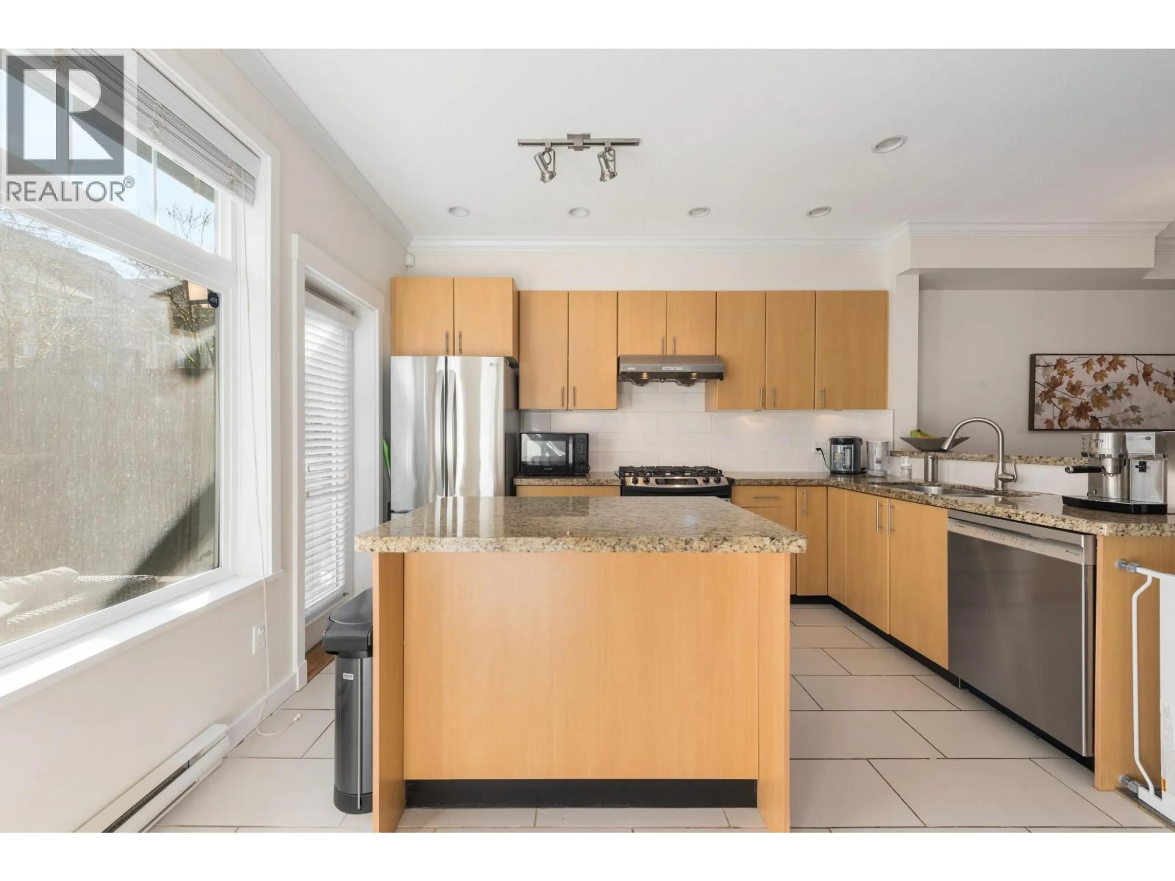 Open concept kitchen, unknown for 319 59TH AVENUE, Vancouver British Columbia V5X1X3