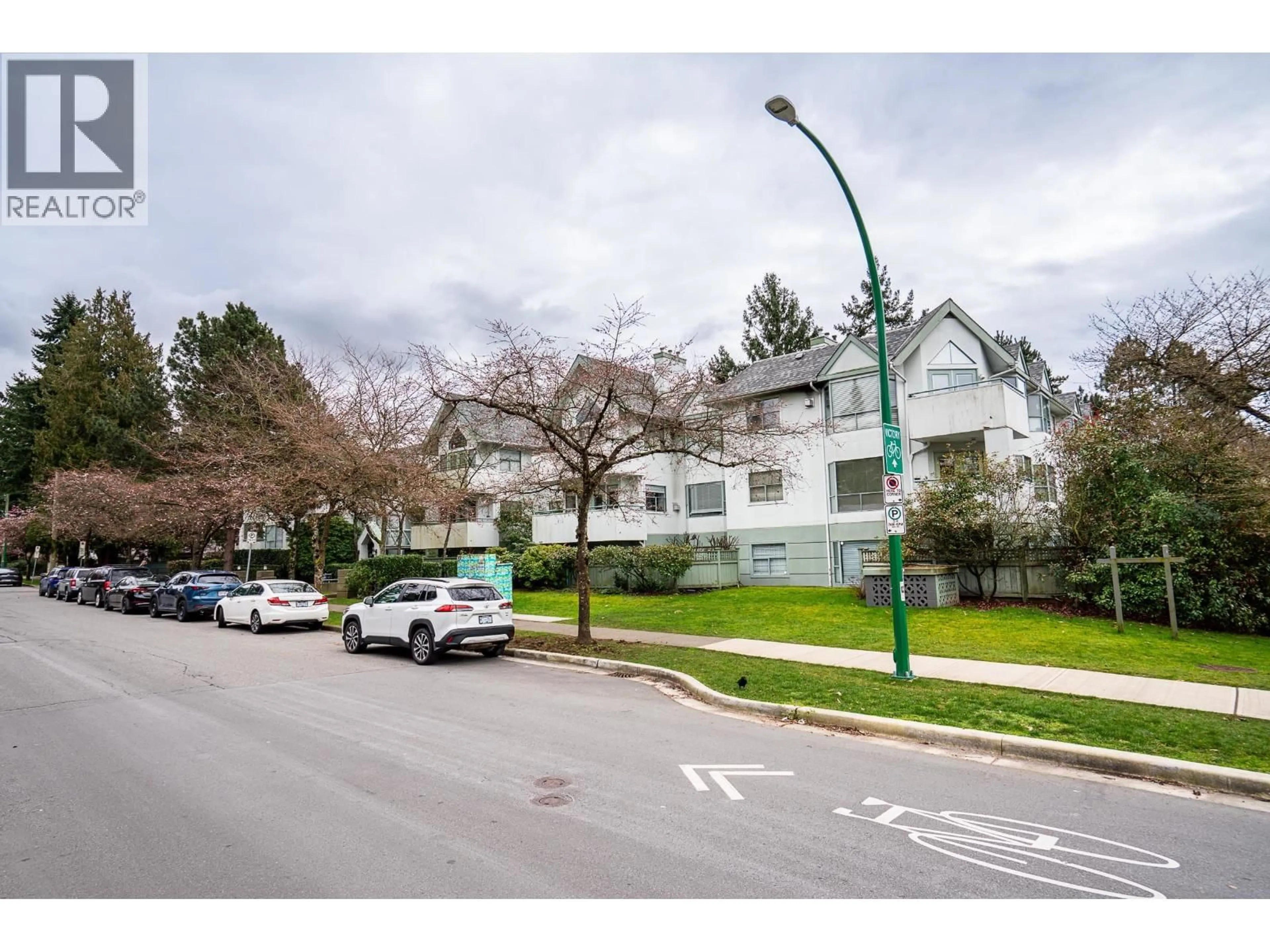 Blurry image for 109 - 5250 VICTORY STREET, Burnaby British Columbia V5J5H2