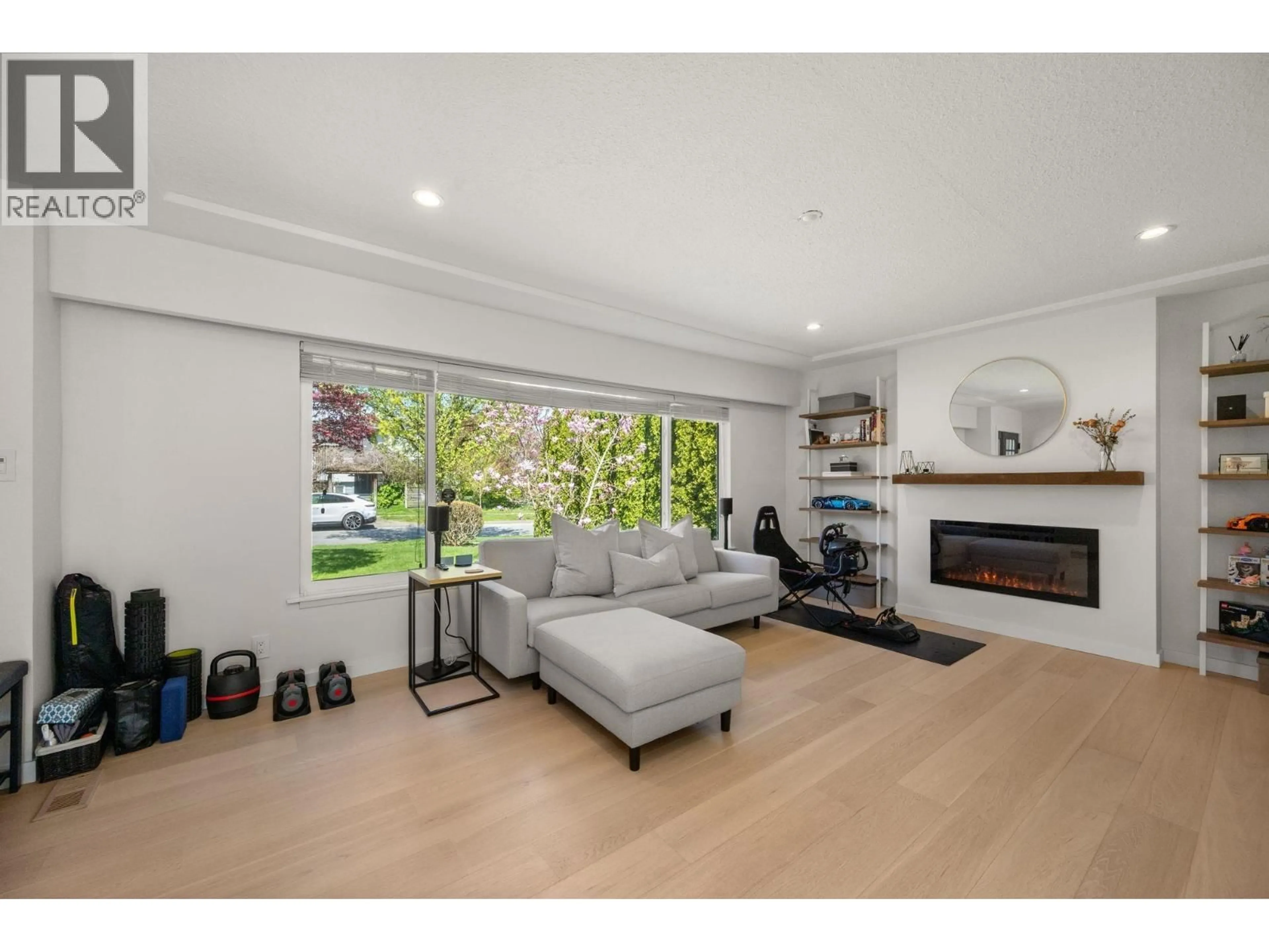 Living room with furniture, wood/laminate floor for 2566 MCBAIN AVENUE, Vancouver British Columbia V6L2C6