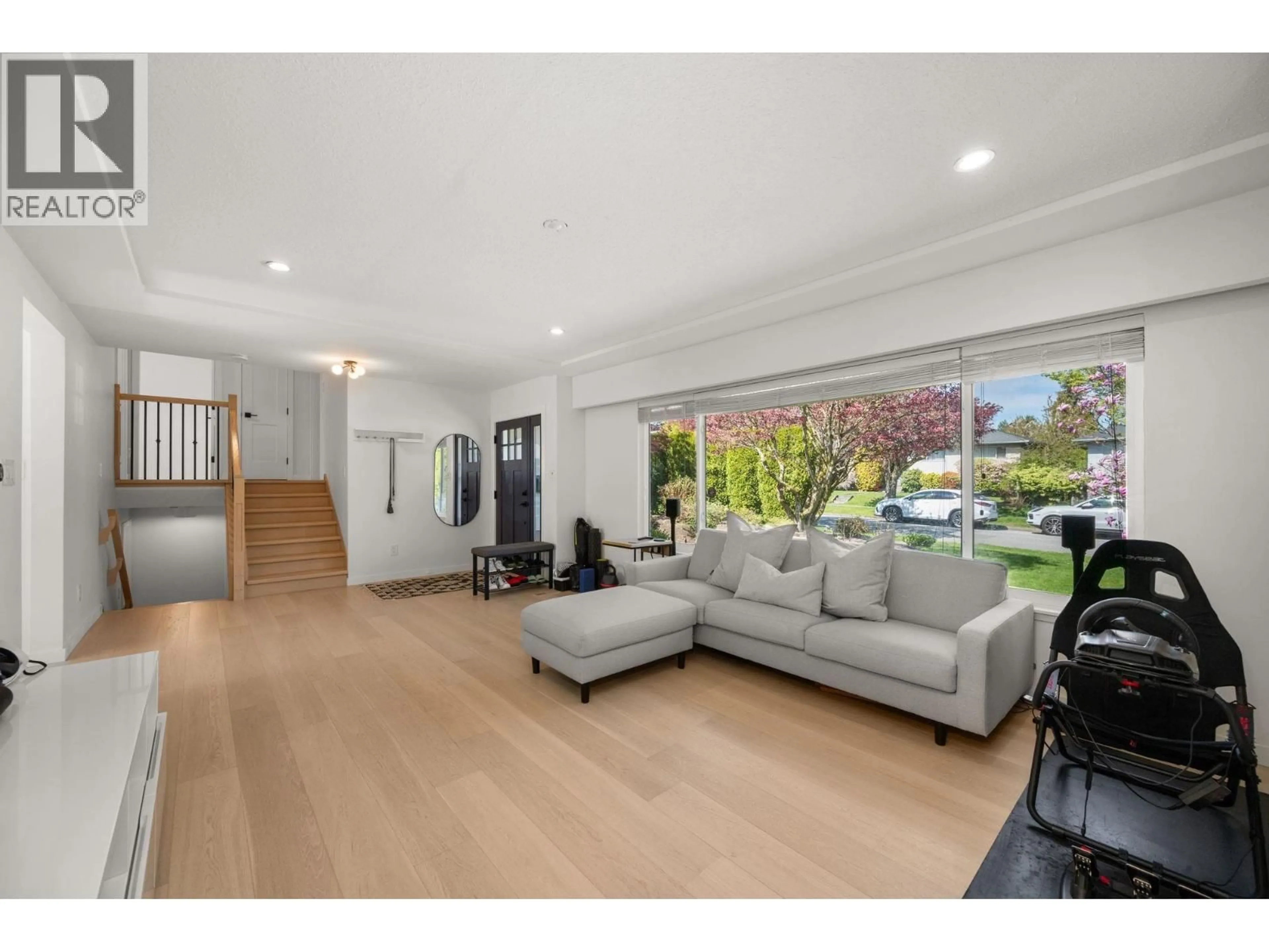 Living room with furniture, unknown for 2566 MCBAIN AVENUE, Vancouver British Columbia V6L2C6