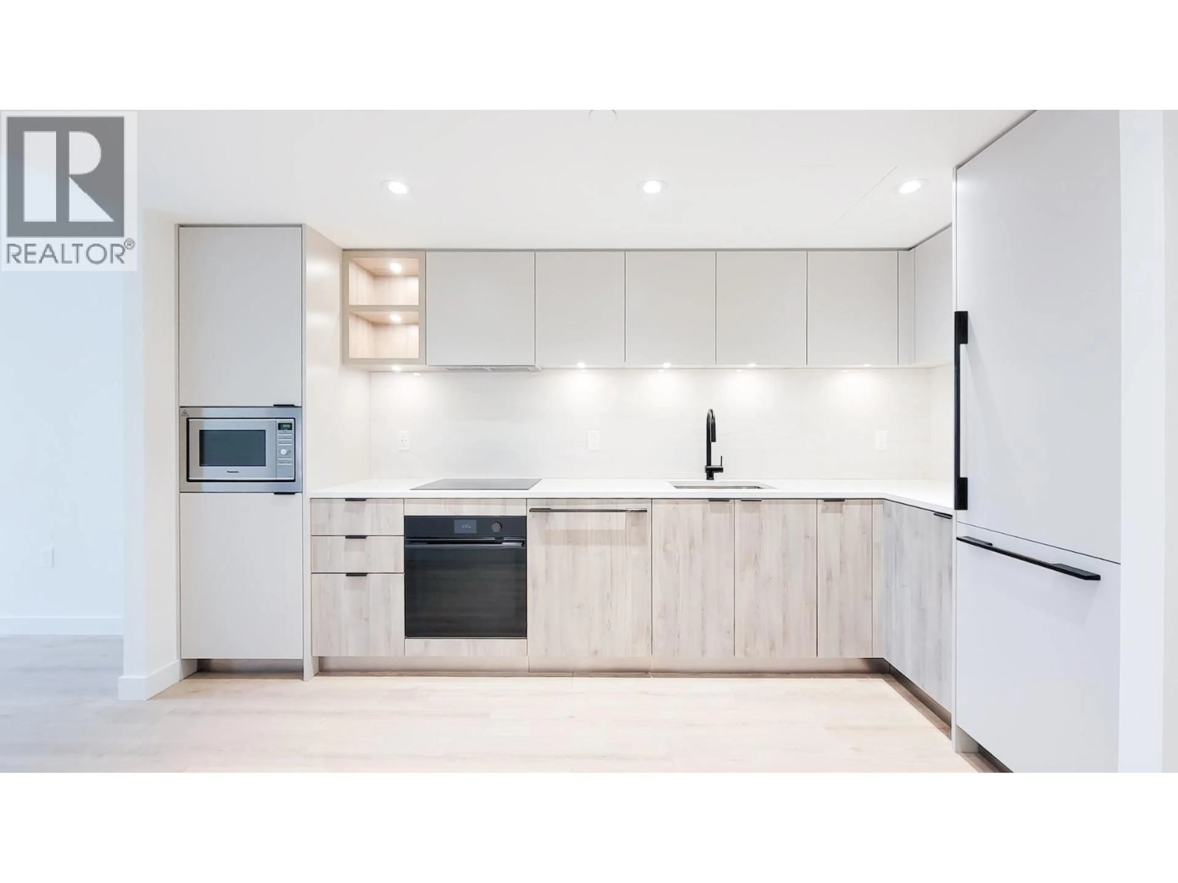 Standard kitchen, wood/laminate floor for 327 - 755 HARBOURSIDE DRIVE, North Vancouver British Columbia V7P0G1