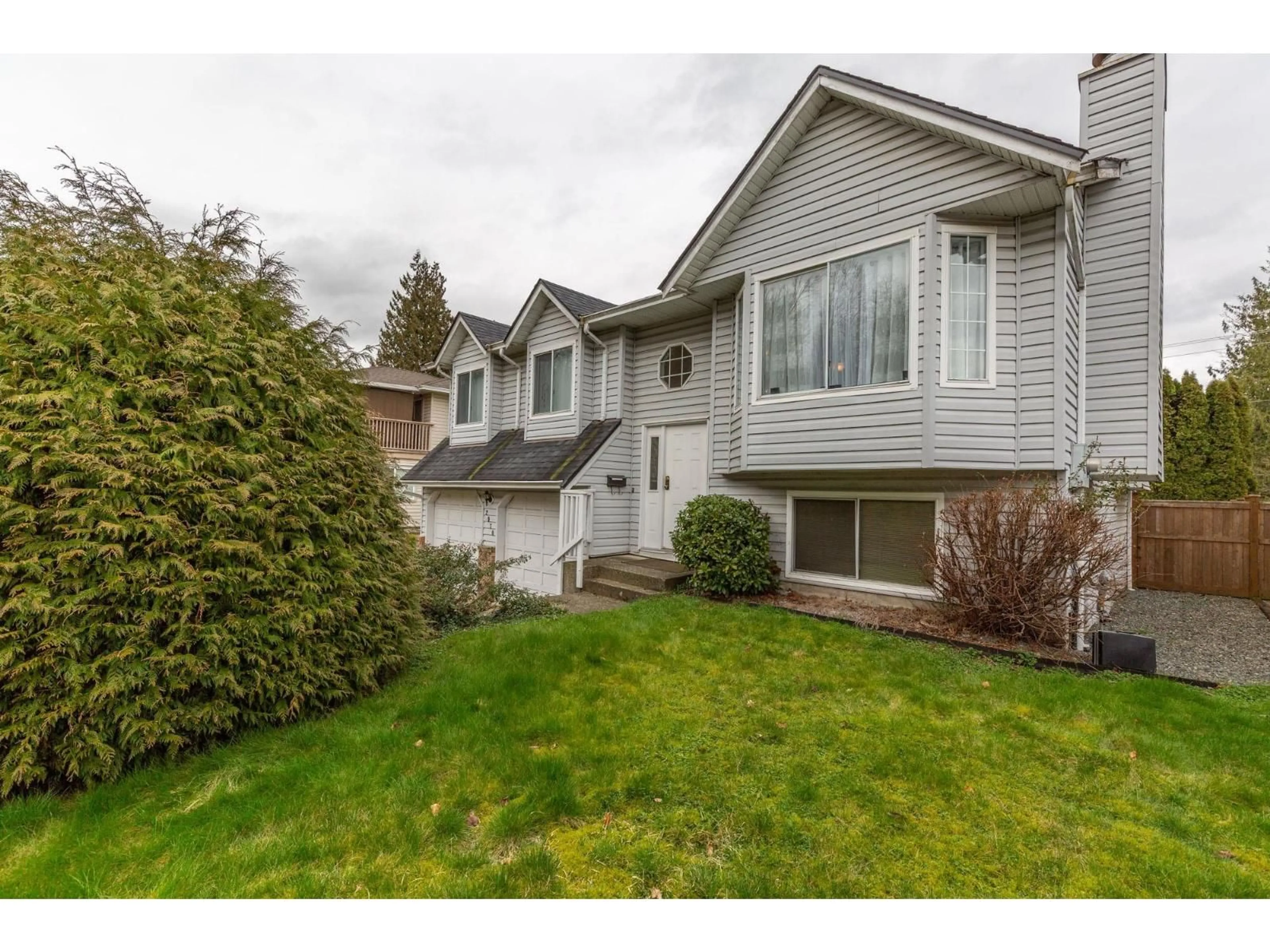 Home with vinyl exterior material, street for 2970 CROSSLEY DRIVE, Abbotsford British Columbia V2T5G8