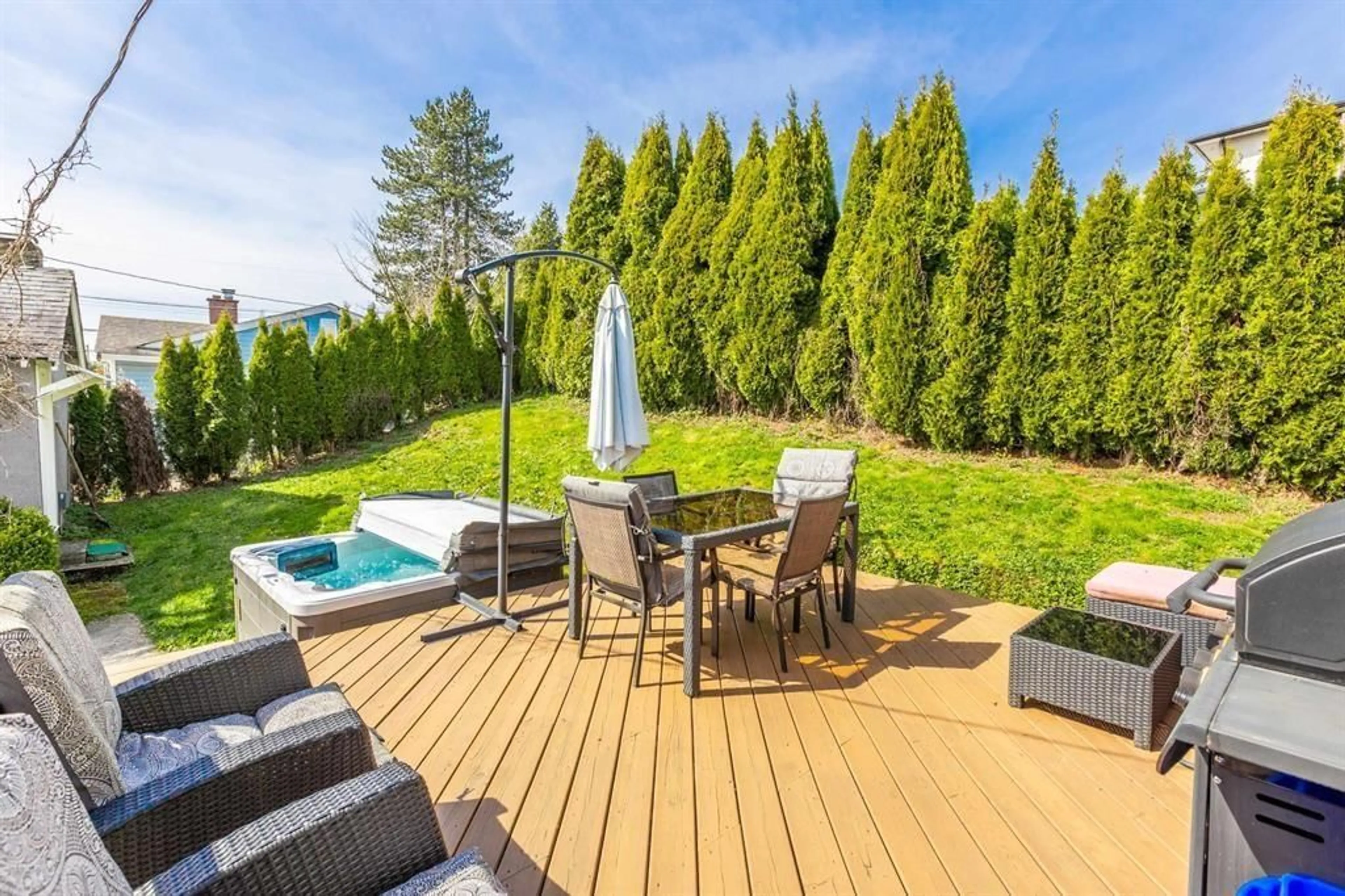 Patio, unknown for 33479 5 AVENUE, Mission British Columbia V2V1X4