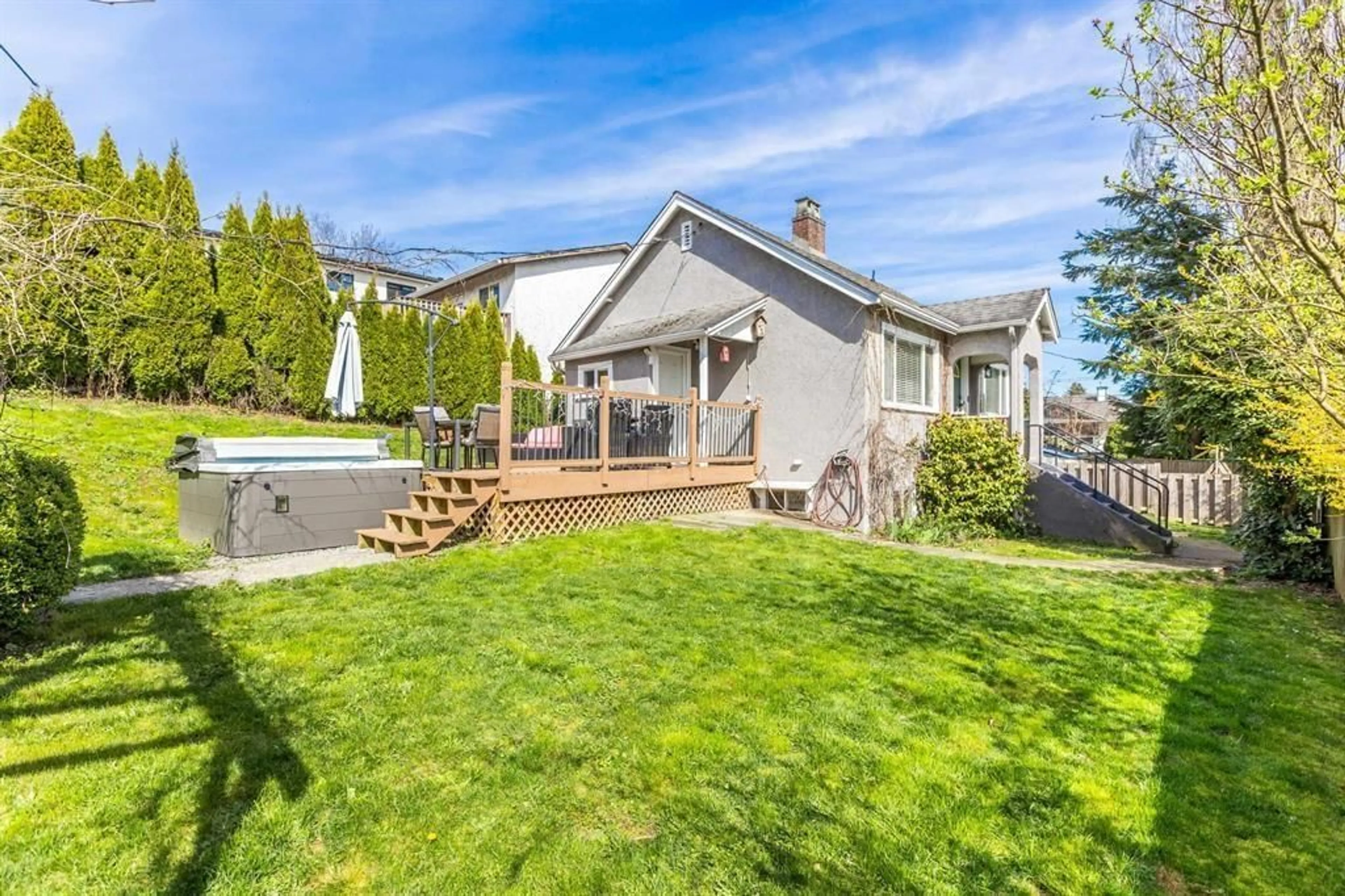 A pic from outside/outdoor area/front of a property/back of a property/a pic from drone, street for 33479 5 AVENUE, Mission British Columbia V2V1X4