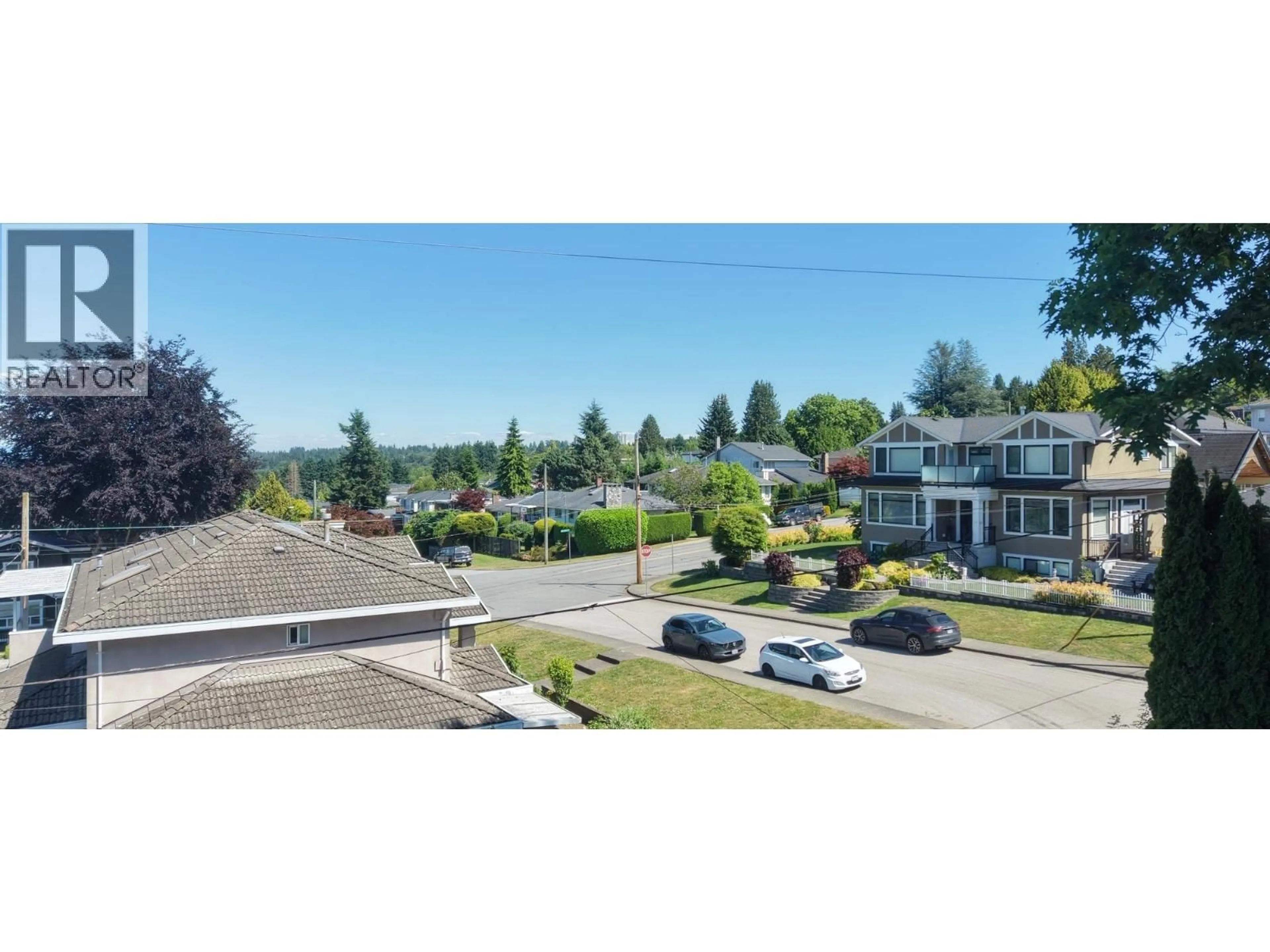 A pic from outside/outdoor area/front of a property/back of a property/a pic from drone, mountain view for 4857 BUXTON STREET, Burnaby British Columbia V5H1J2