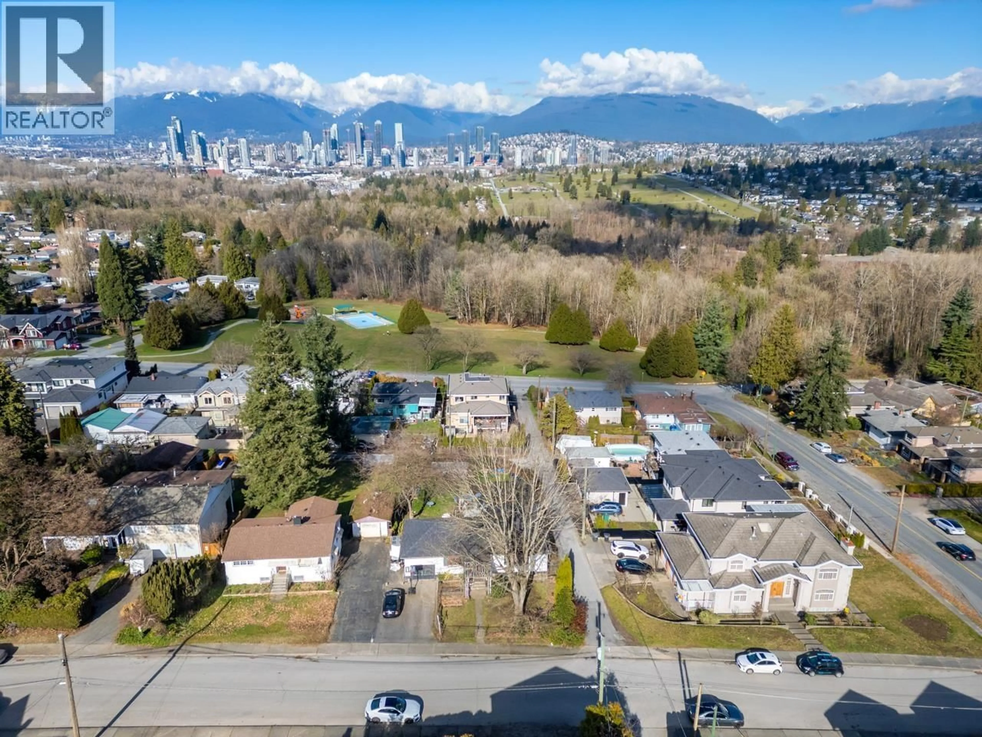 A pic from outside/outdoor area/front of a property/back of a property/a pic from drone, mountain view for 4857 BUXTON STREET, Burnaby British Columbia V5H1J2