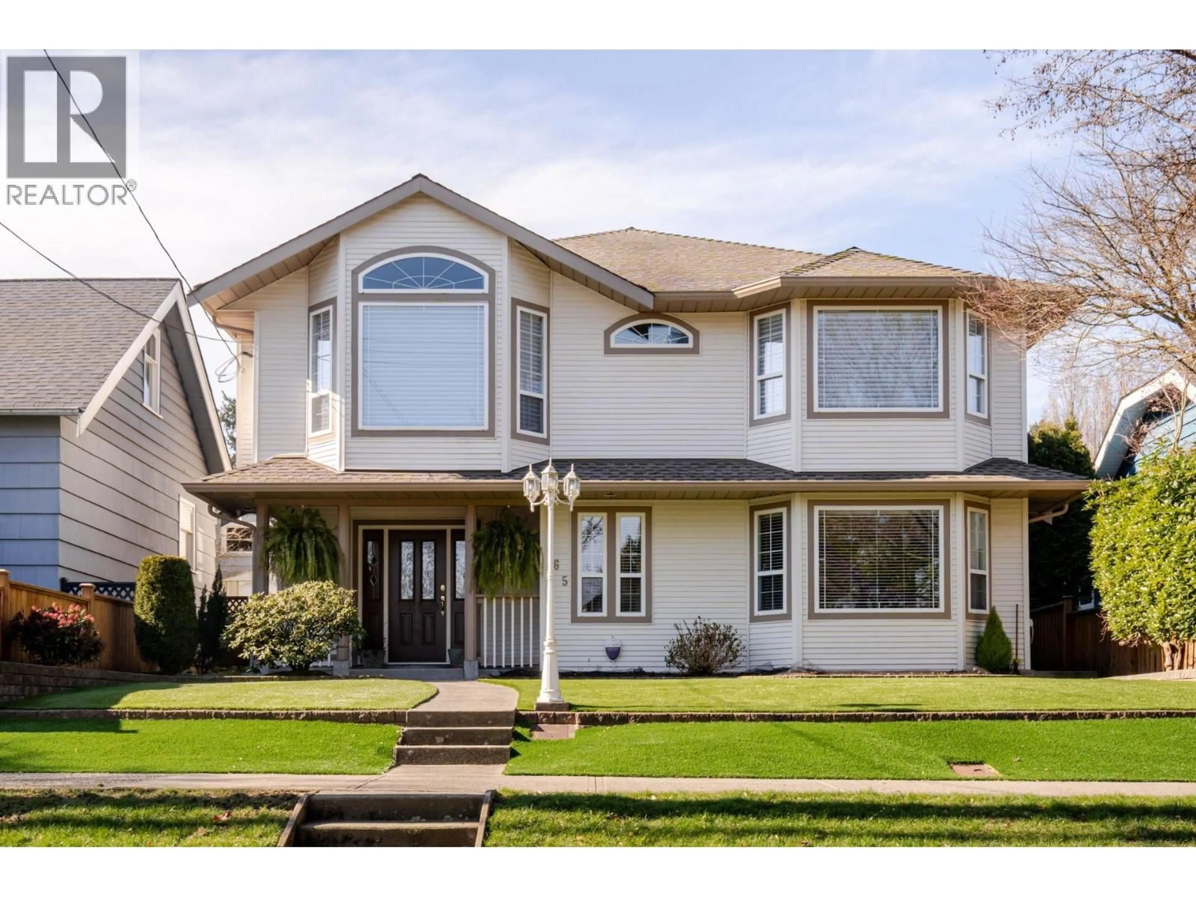 Home with vinyl exterior material, street for 465 GARRETT STREET, New Westminster British Columbia V3L3S3