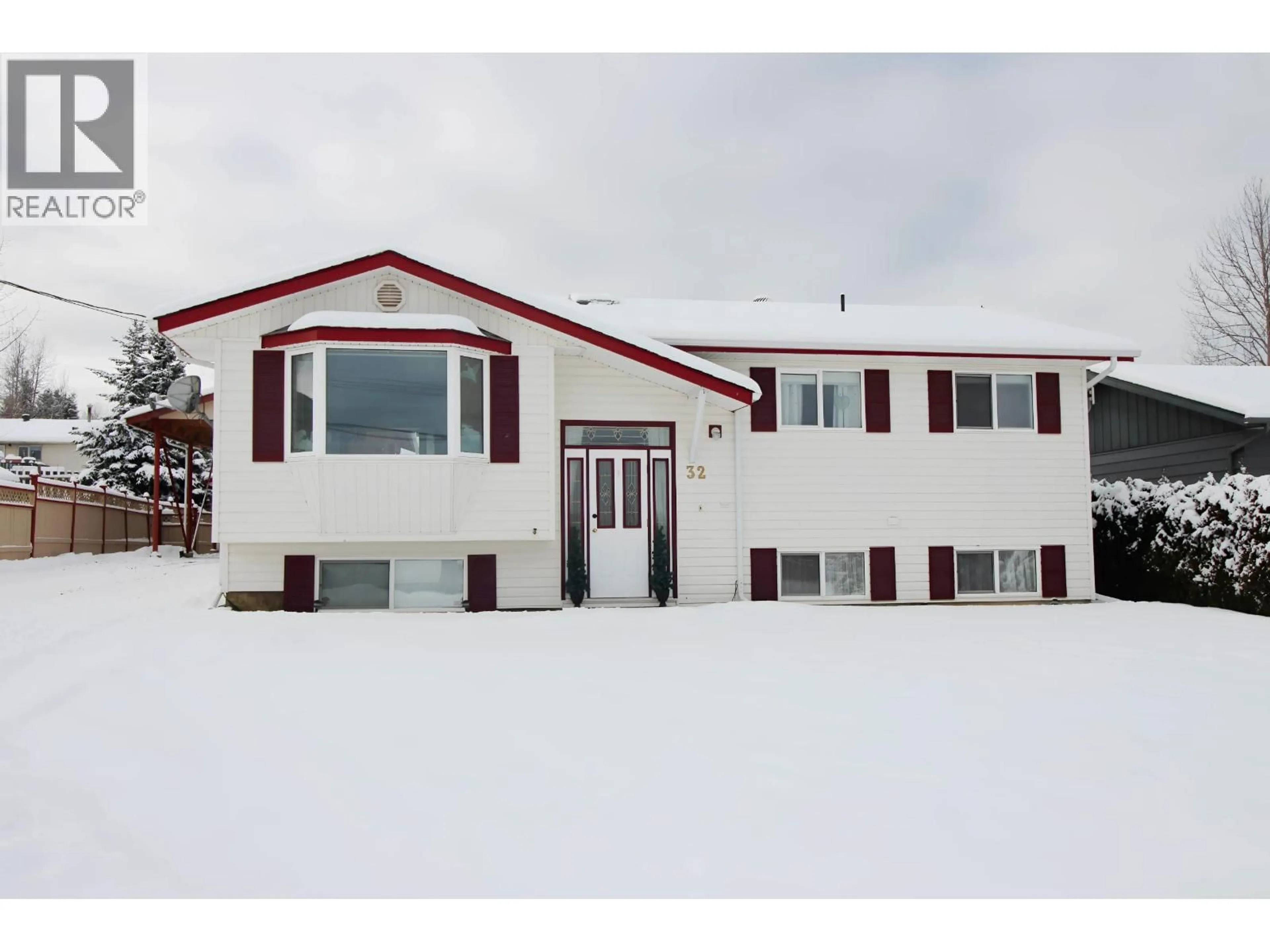 Home with vinyl exterior material, building for 32 MORRISON STREET, Granisle British Columbia V0J1W0