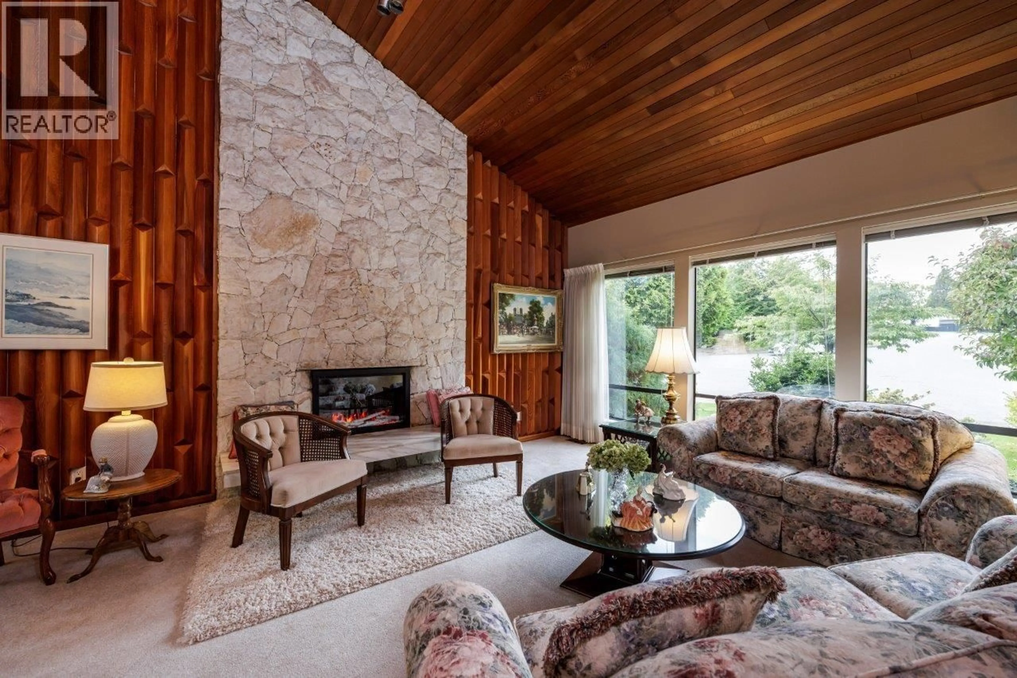 Living room with furniture, unknown for 6364 PARKVIEW PLACE, Burnaby British Columbia V5E4B6