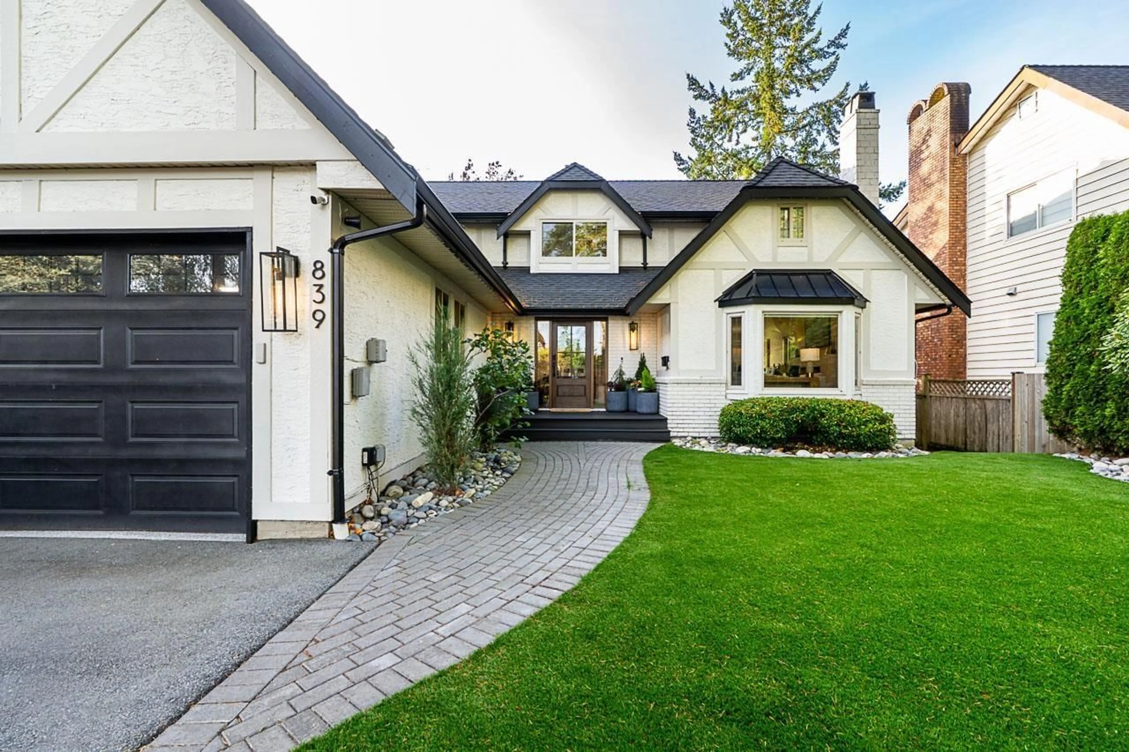 Home with brick exterior material, street for 839 164 STREET, Surrey British Columbia V4A4Y4