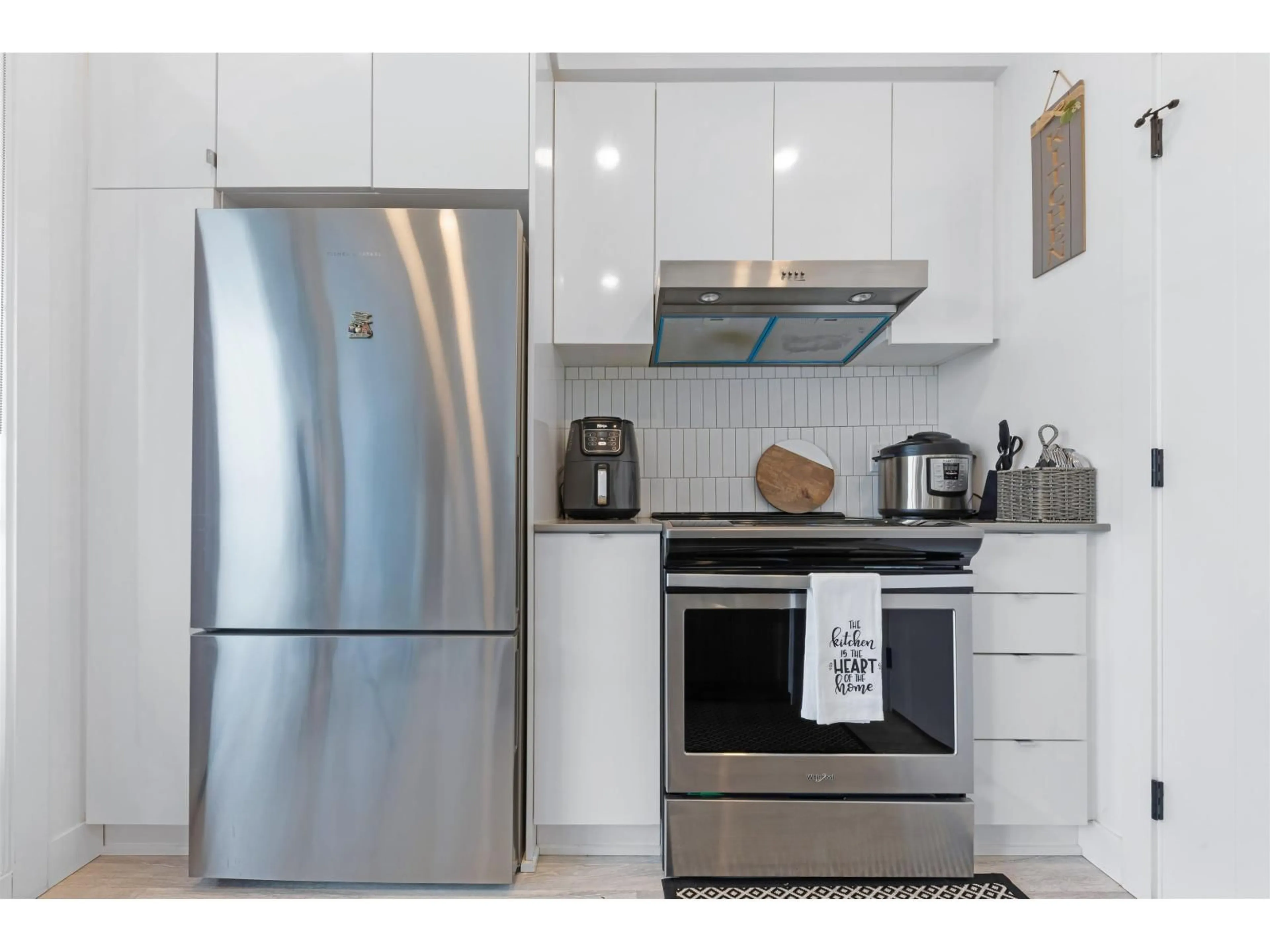 Standard kitchen, unknown for 406 - 32828 LANDEAU PLACE, Abbotsford British Columbia V2S0M4