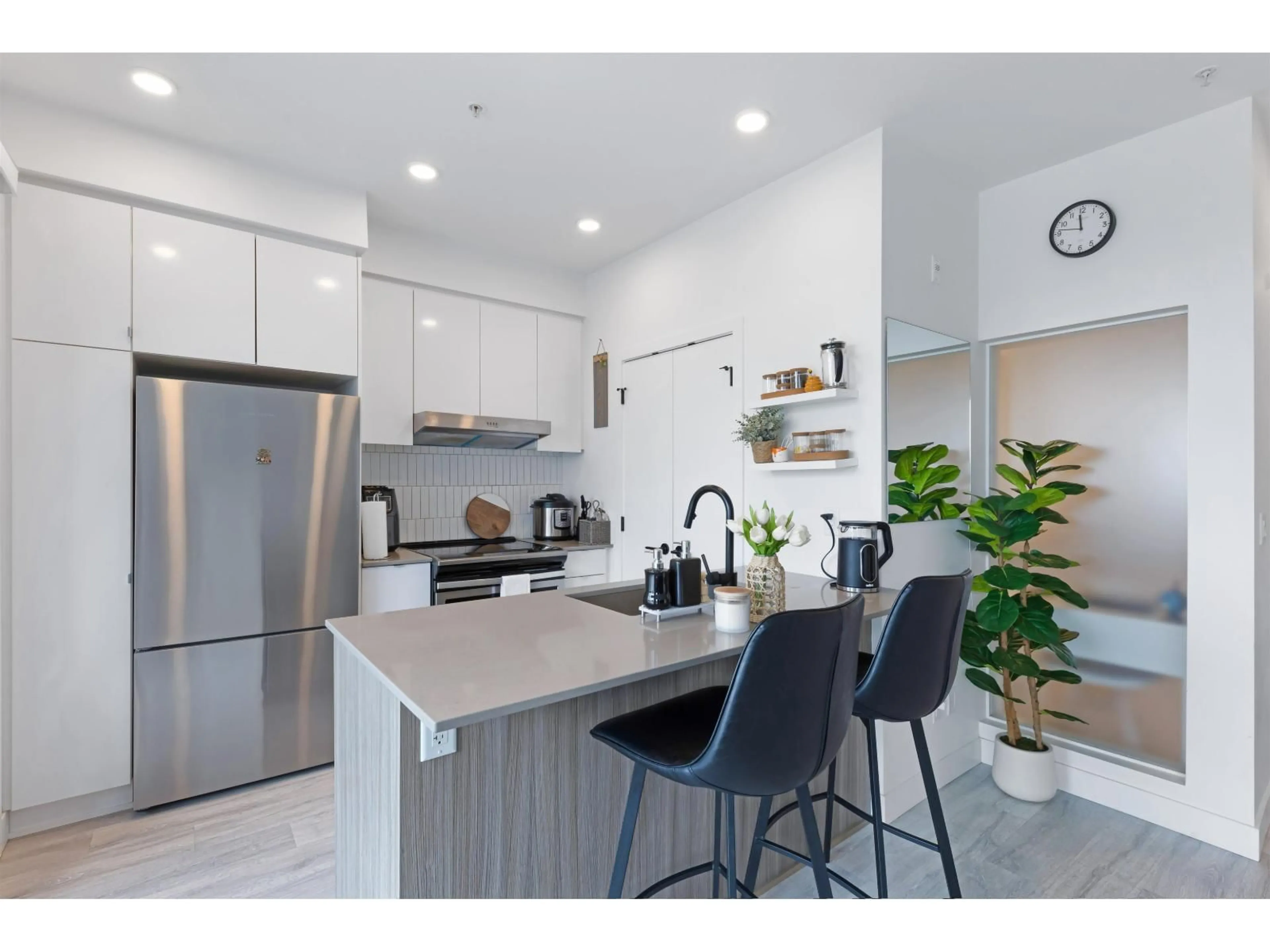 Open concept kitchen, unknown for 406 - 32828 LANDEAU PLACE, Abbotsford British Columbia V2S0M4