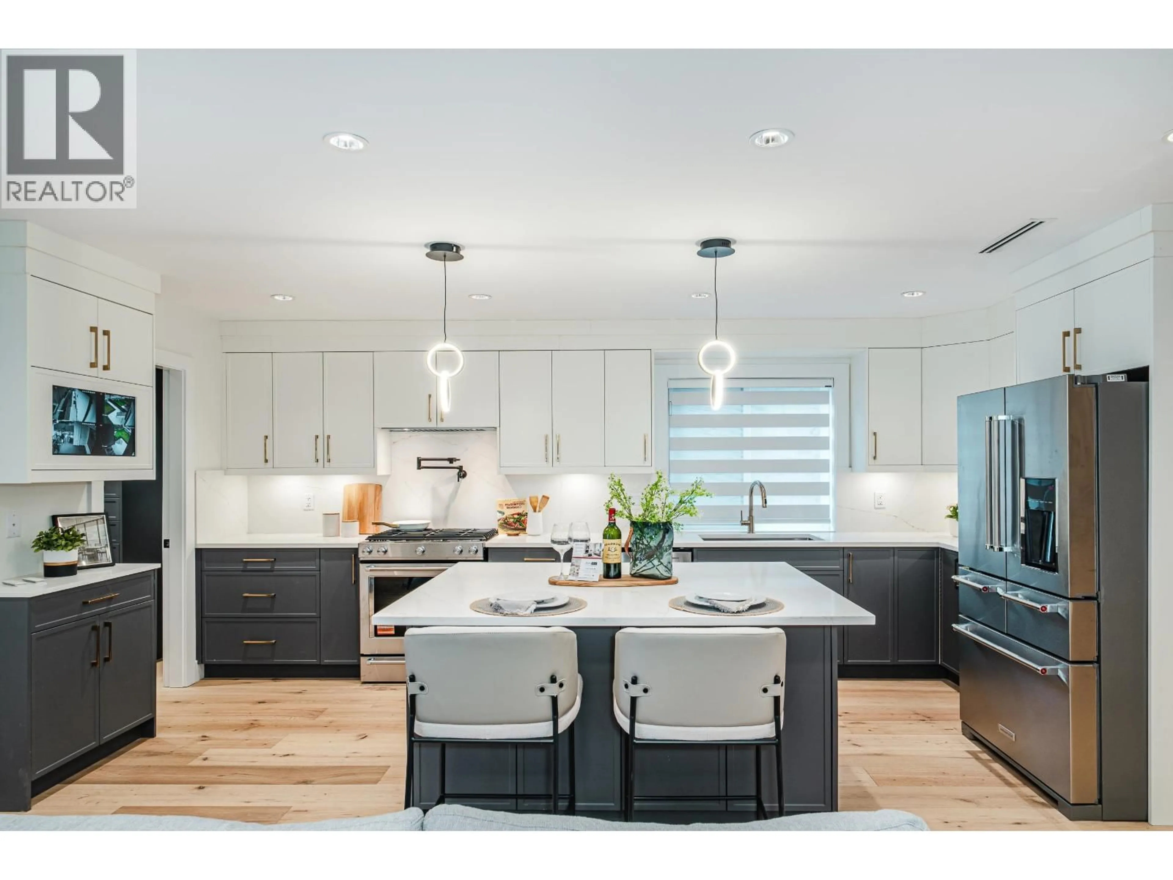 Contemporary kitchen, unknown for 4919 VENABLES STREET, Burnaby British Columbia V5B1X8