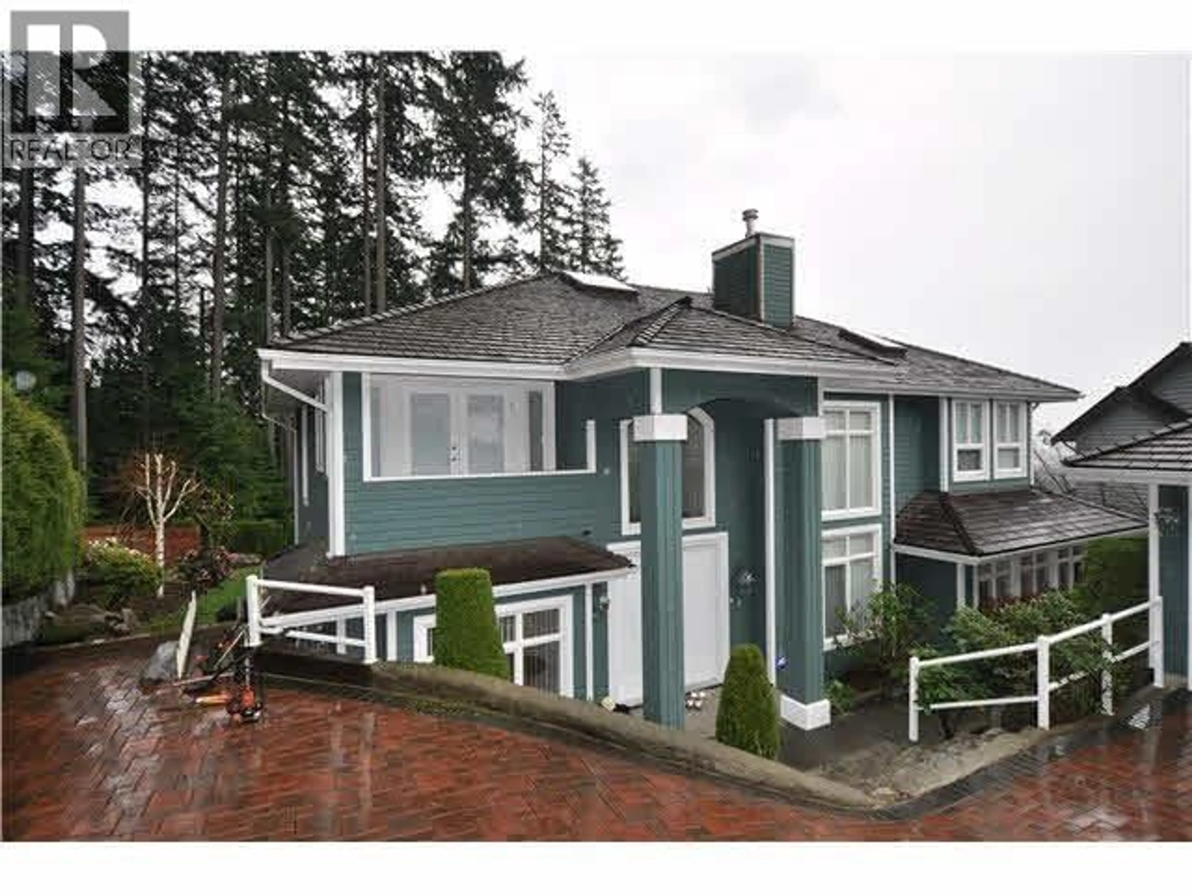 A pic from outside/outdoor area/front of a property/back of a property/a pic from drone, unknown for 3866 MICHENER WAY, North Vancouver British Columbia V7K3C7