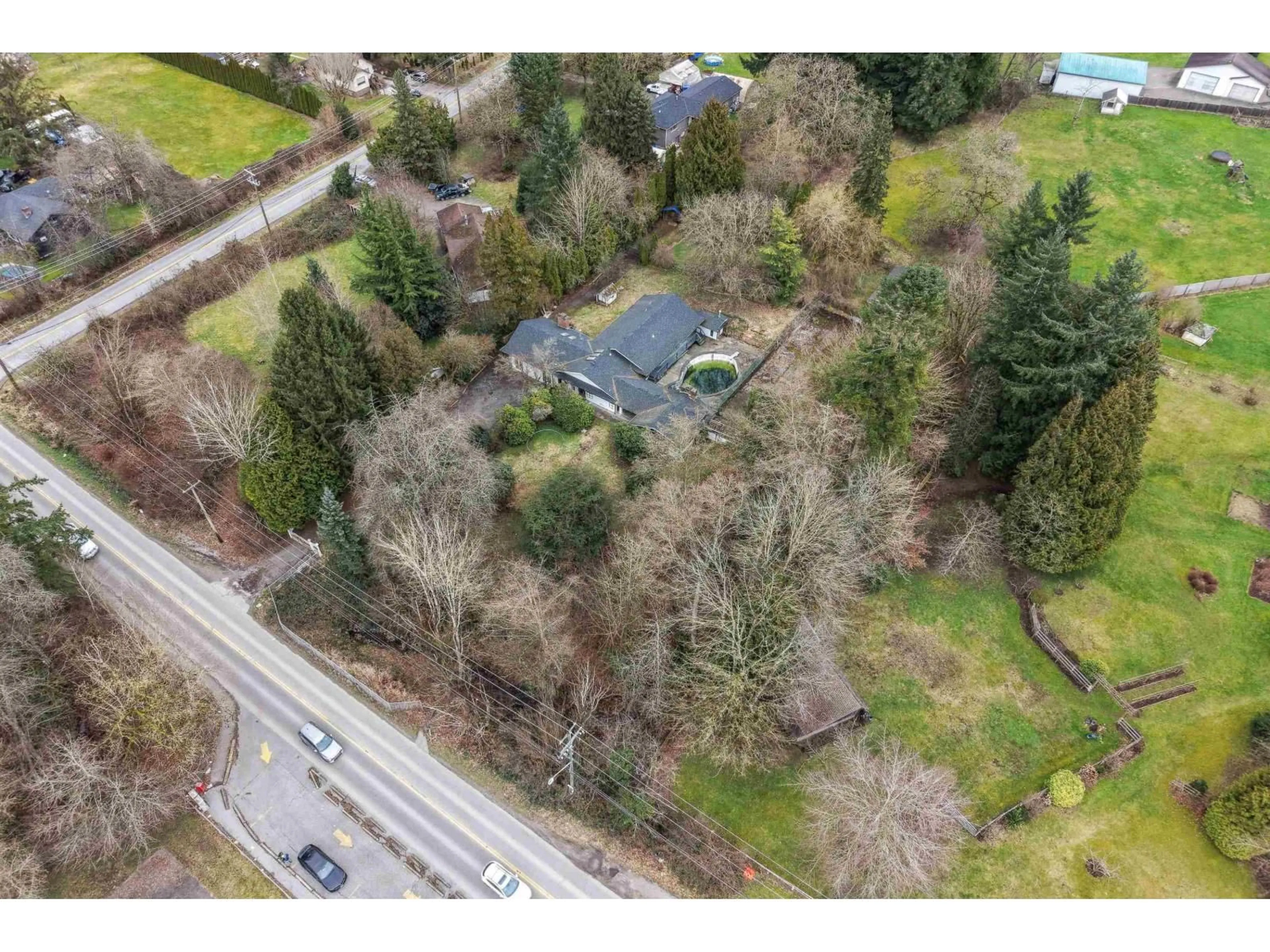 A pic from outside/outdoor area/front of a property/back of a property/a pic from drone, street for 7564 184 STREET, Surrey British Columbia V4N5V3