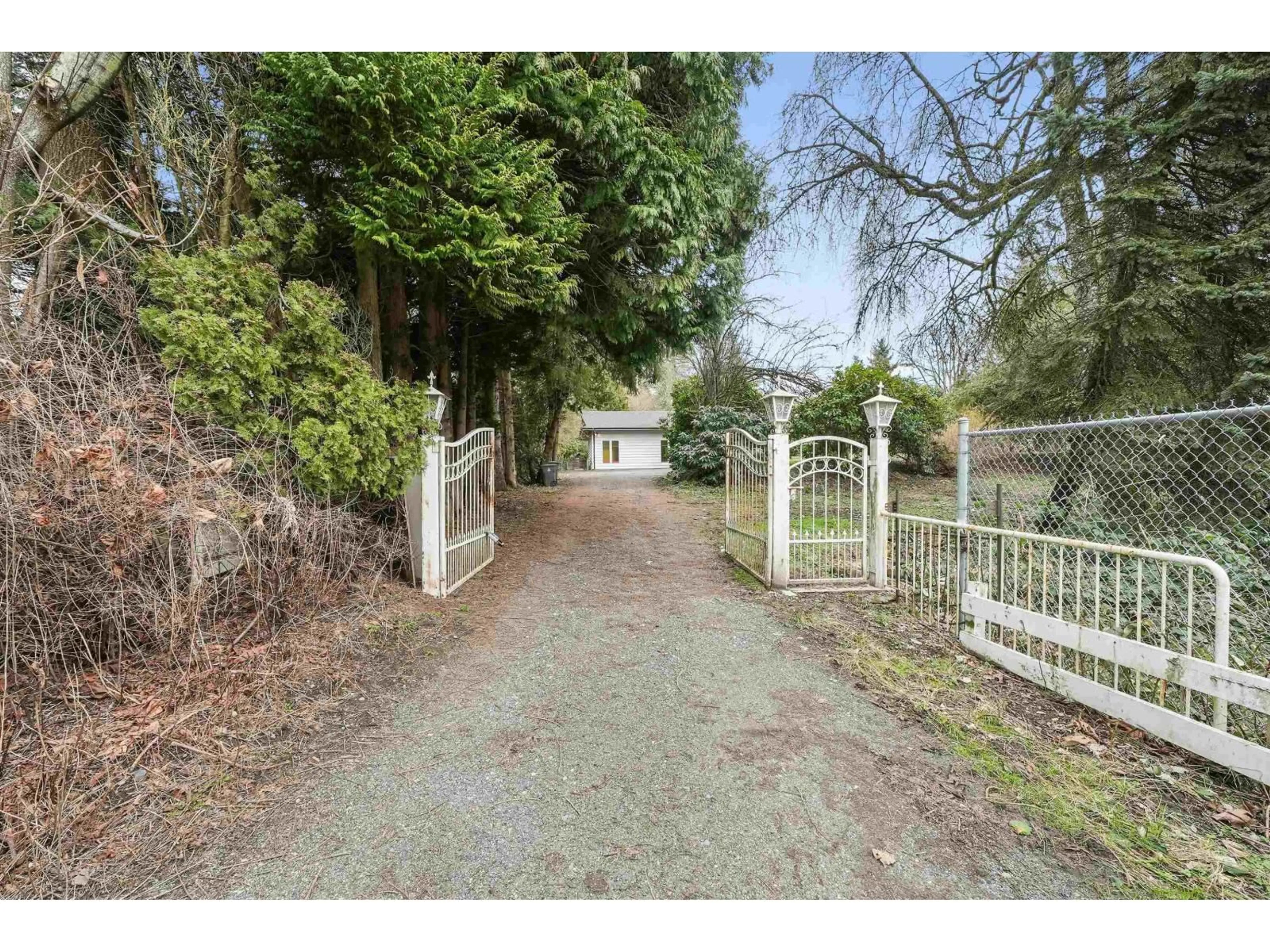 A pic from outside/outdoor area/front of a property/back of a property/a pic from drone, street for 7564 184 STREET, Surrey British Columbia V4N5V3