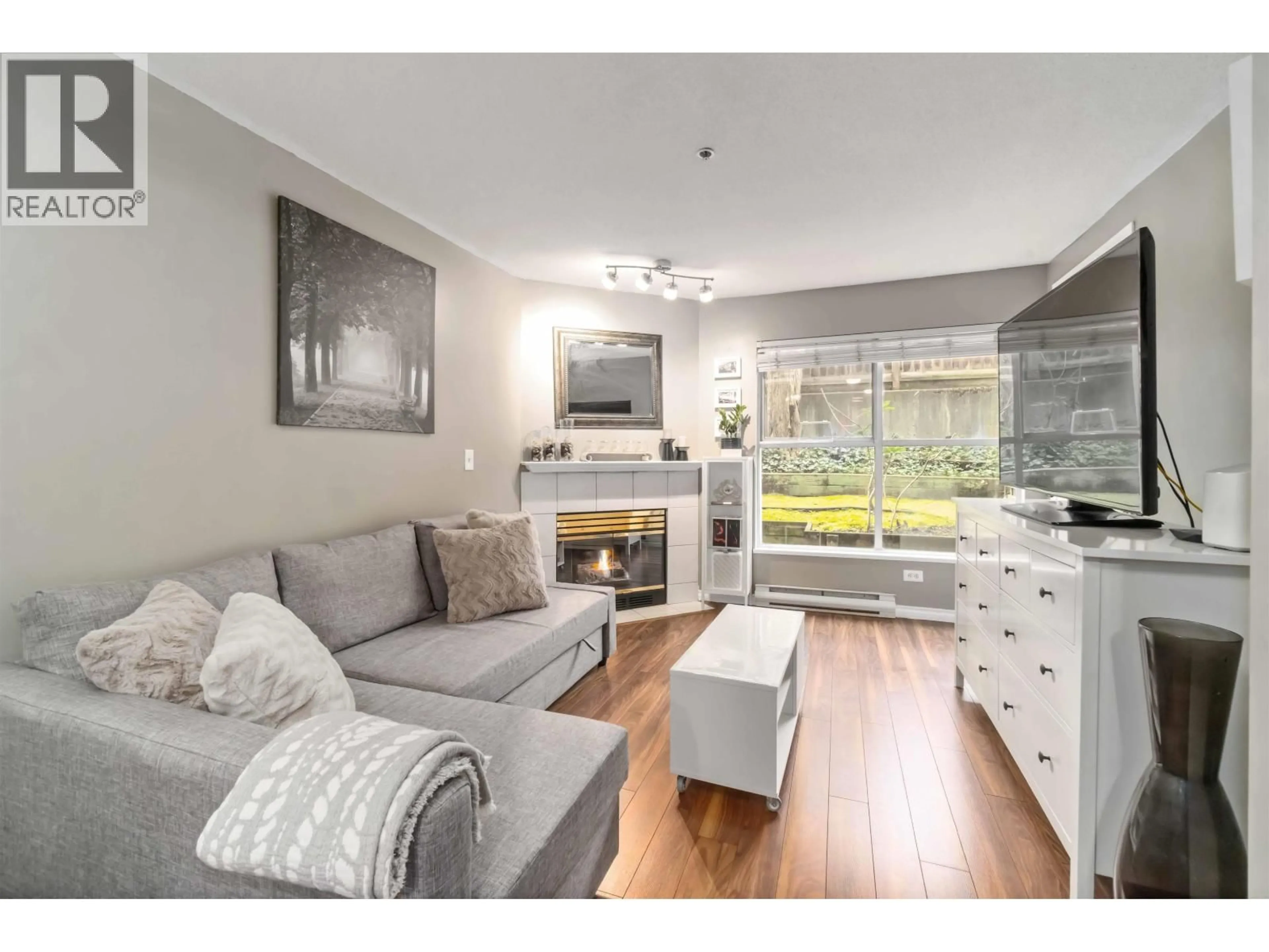 Living room with furniture, wood/laminate floor for 105 - 509 CARNARVON STREET, New Westminster British Columbia V3L5S4