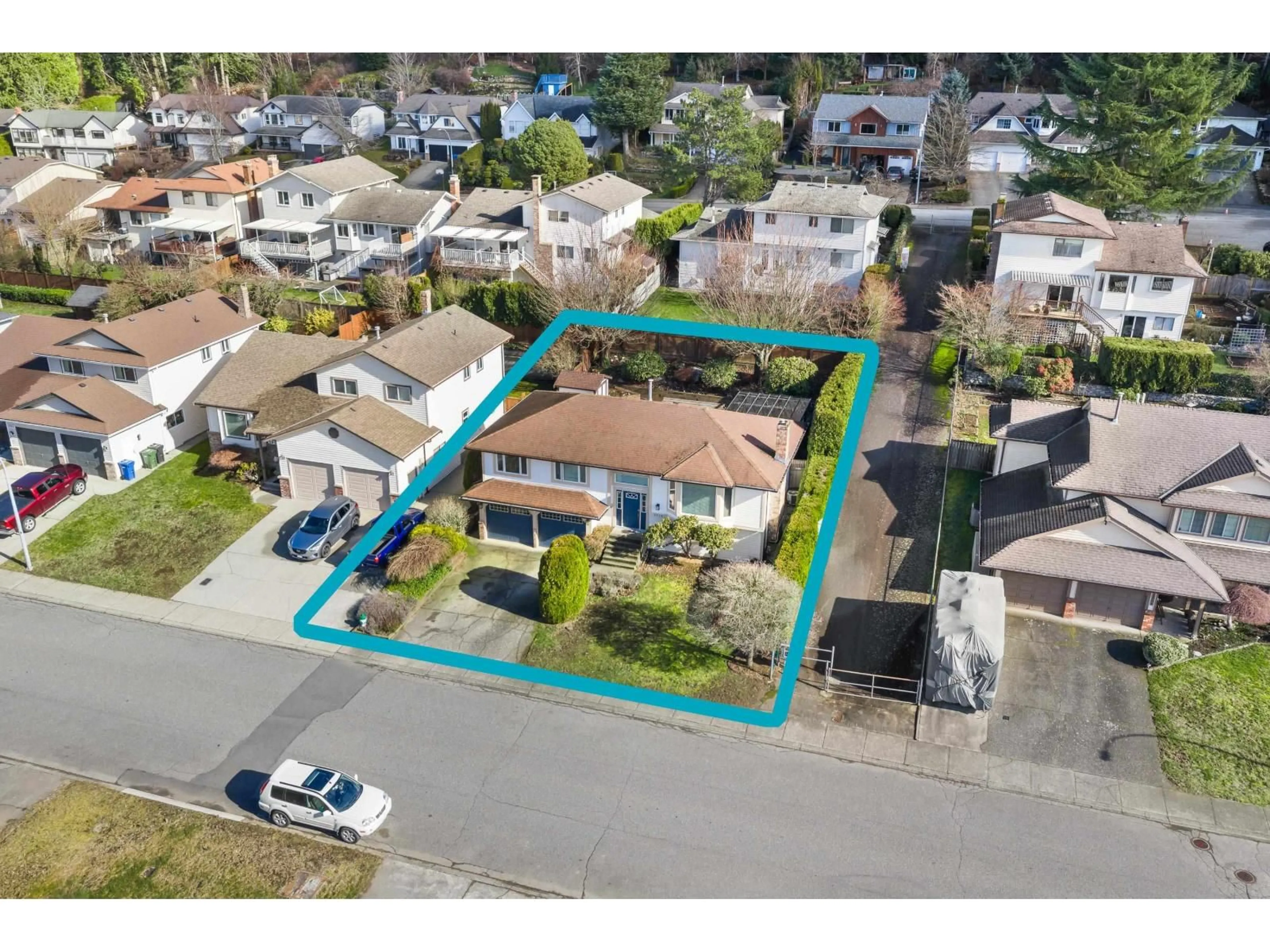 A pic from outside/outdoor area/front of a property/back of a property/a pic from drone, street for 2914 GLENSHIEL DRIVE, Abbotsford British Columbia V3G1G8