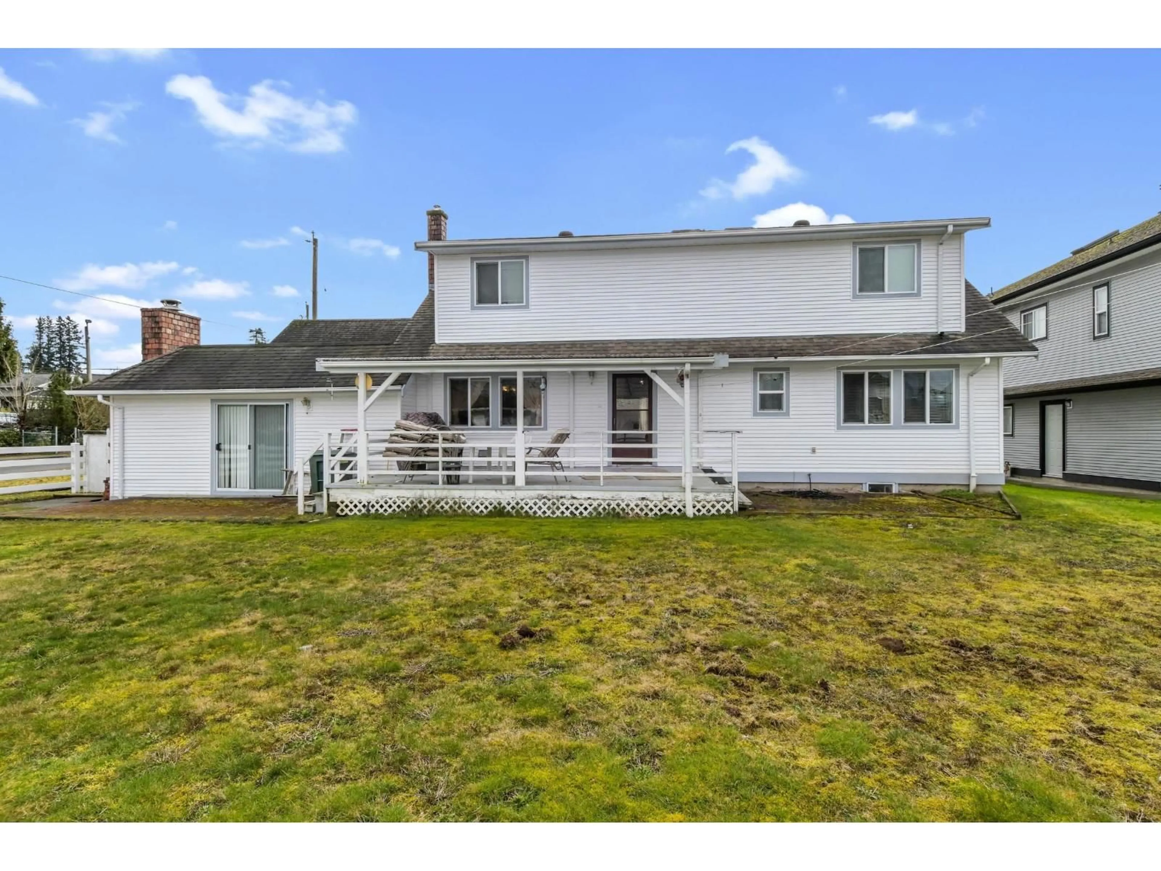 A pic from outside/outdoor area/front of a property/back of a property/a pic from drone, street for 32699 CHERRY AVENUE, Mission British Columbia V2V2T8