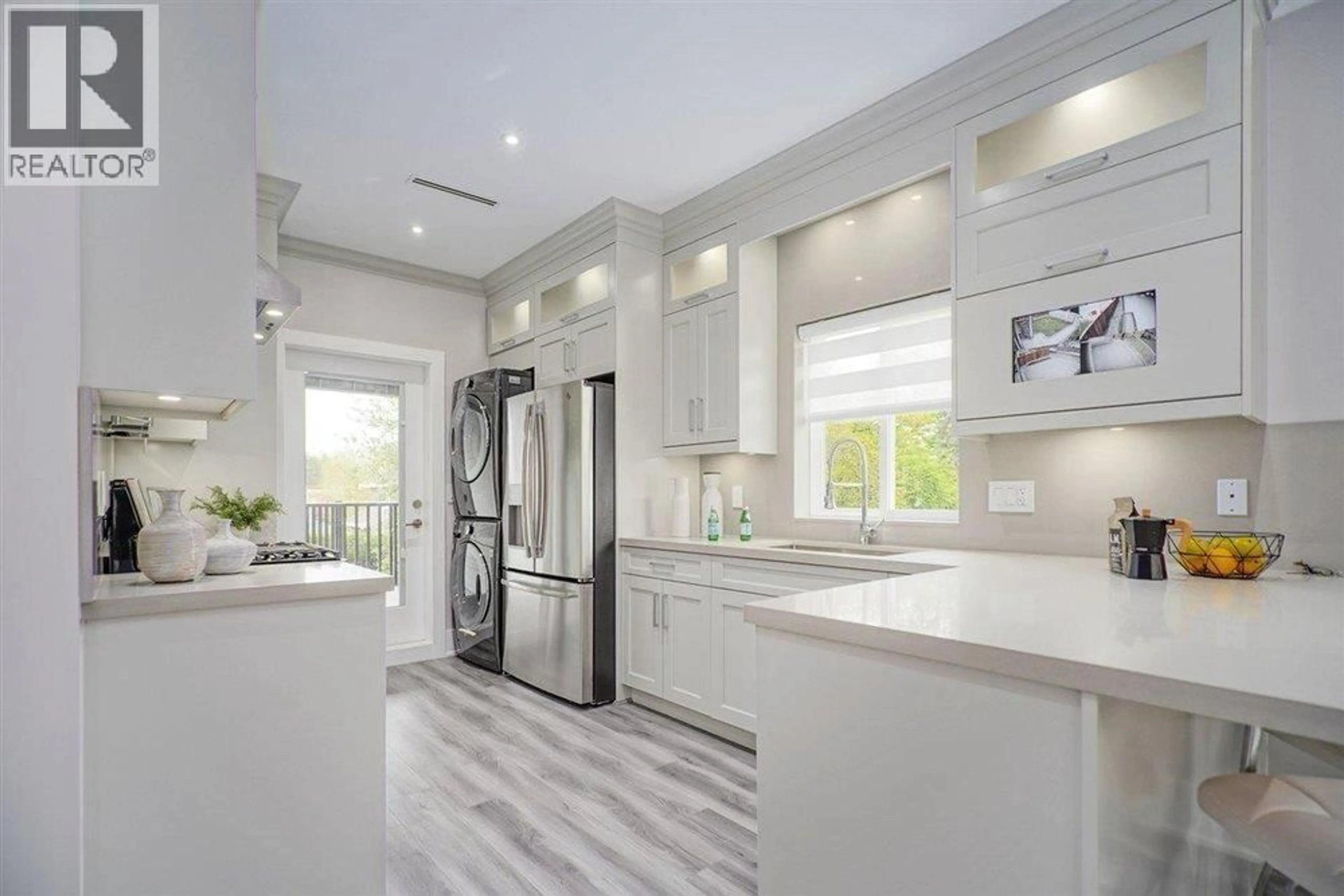 Contemporary kitchen, ceramic/tile floor for 9131 STEVESTON HIGHWAY, Richmond British Columbia V7A1M6