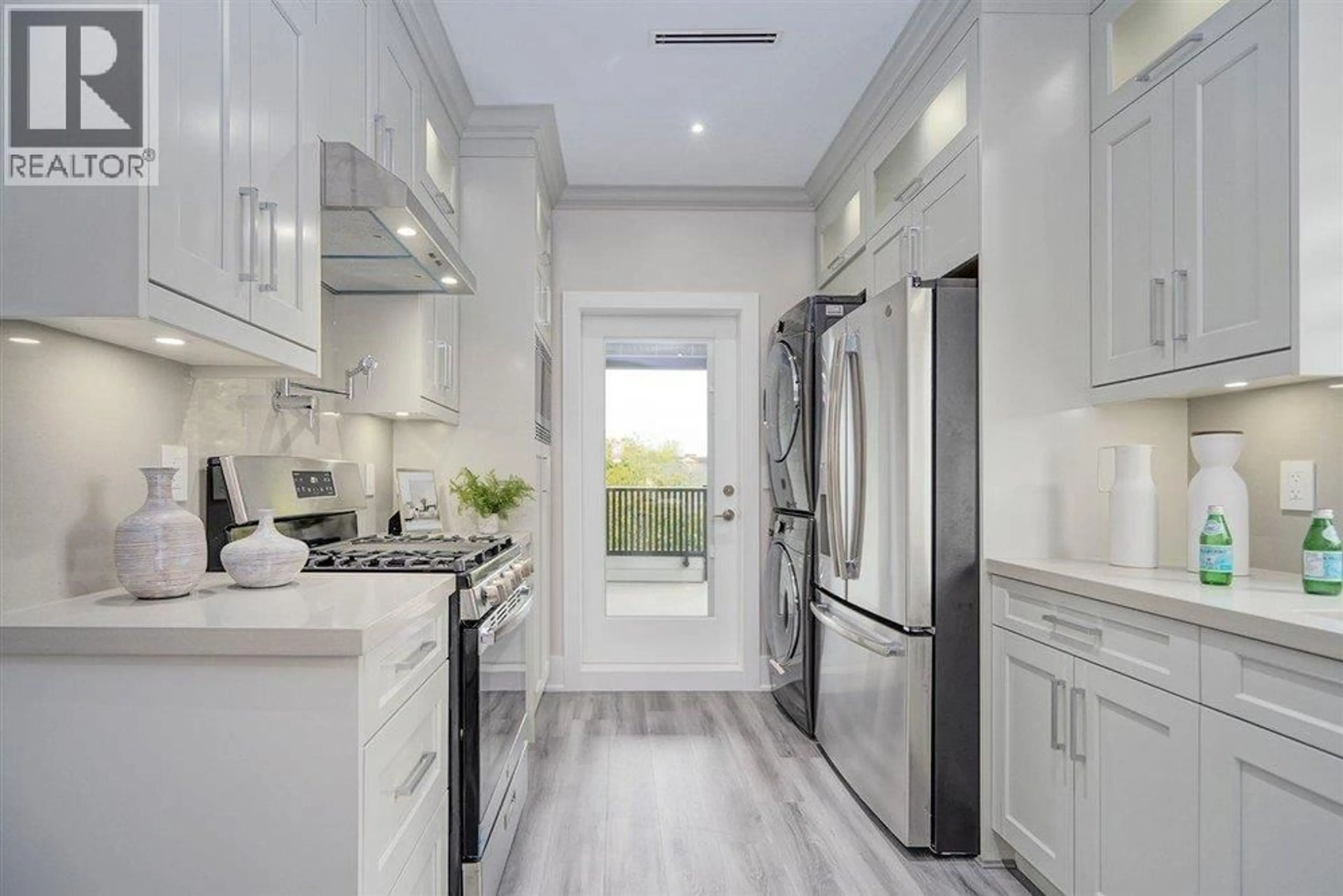 Contemporary kitchen, ceramic/tile floor for 9131 STEVESTON HIGHWAY, Richmond British Columbia V7A1M6