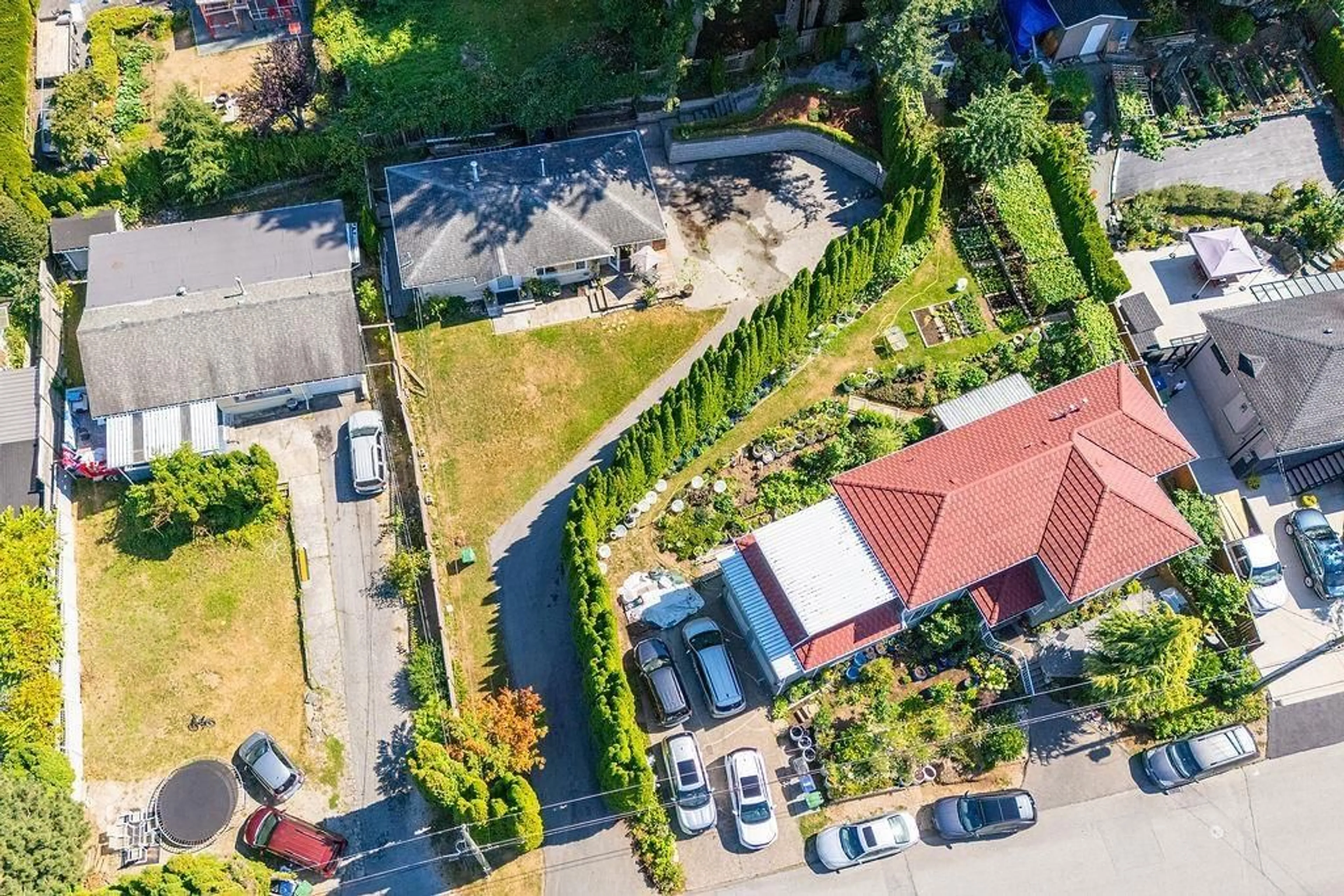 A pic from outside/outdoor area/front of a property/back of a property/a pic from drone, street for 11458 139 STREET, Surrey British Columbia V3R3E3