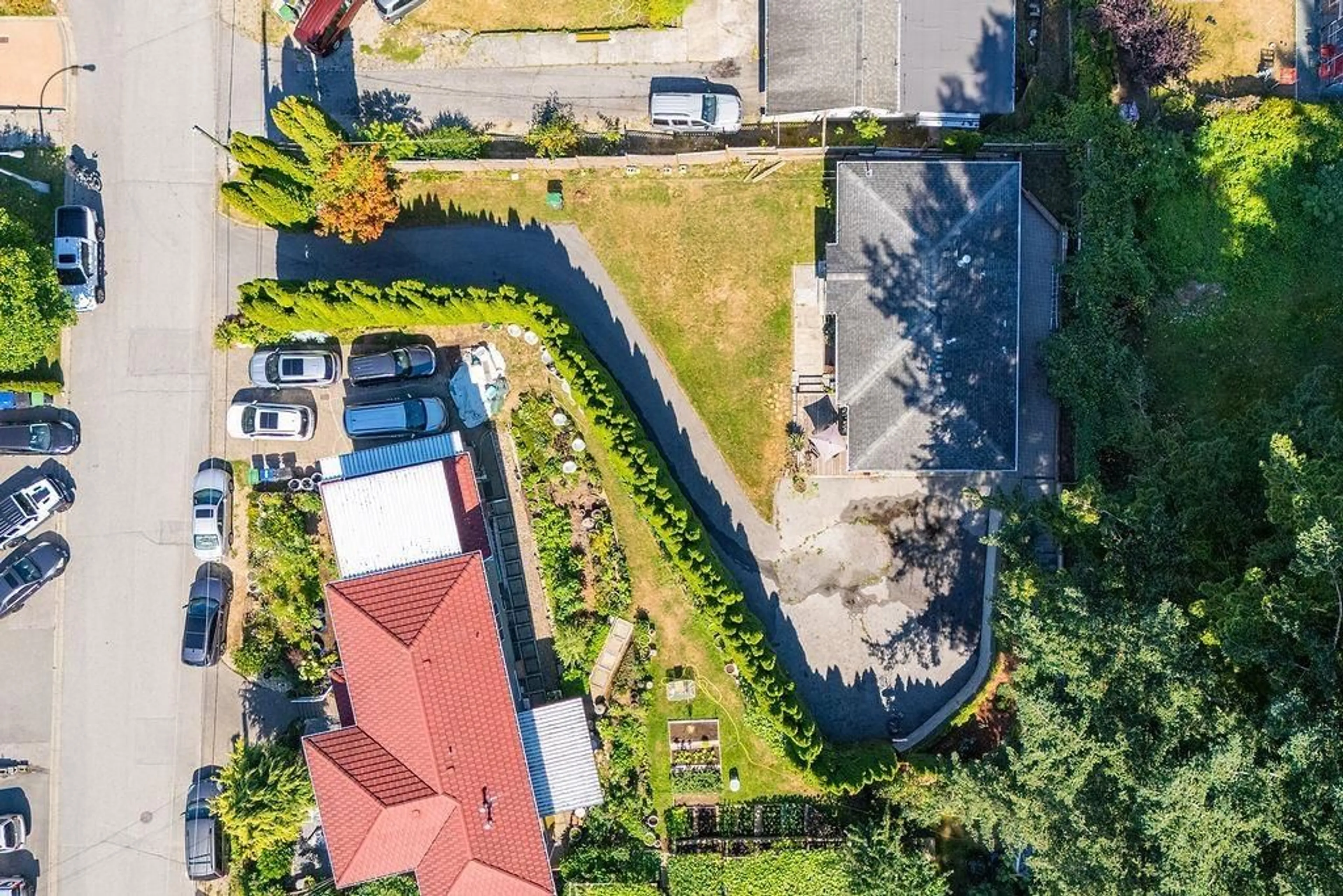 A pic from outside/outdoor area/front of a property/back of a property/a pic from drone, street for 11458 139 STREET, Surrey British Columbia V3R3E3