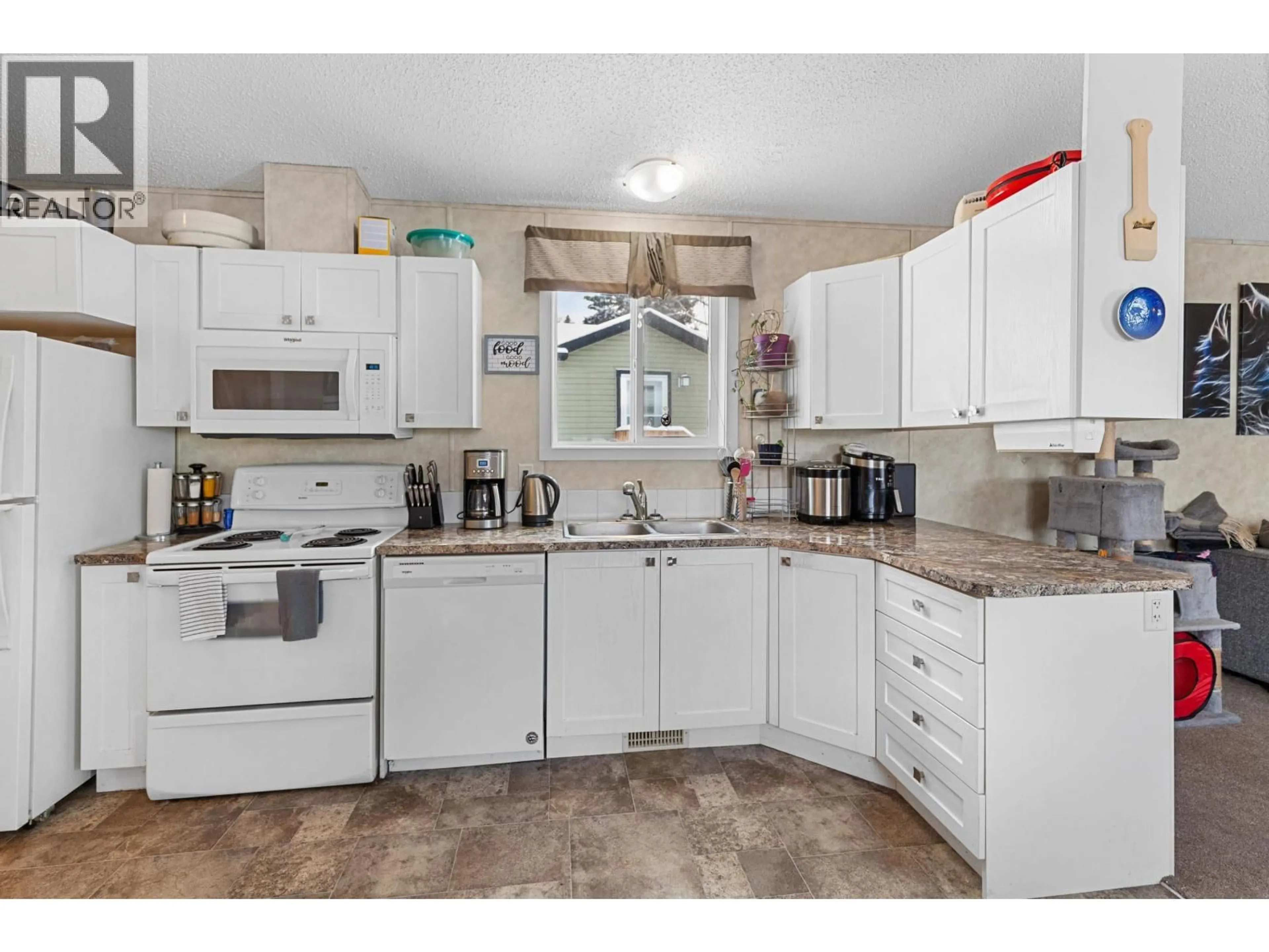Standard kitchen, ceramic/tile floor for 7 - 5164 HART HIGHWAY, Prince George British Columbia V2K3A1