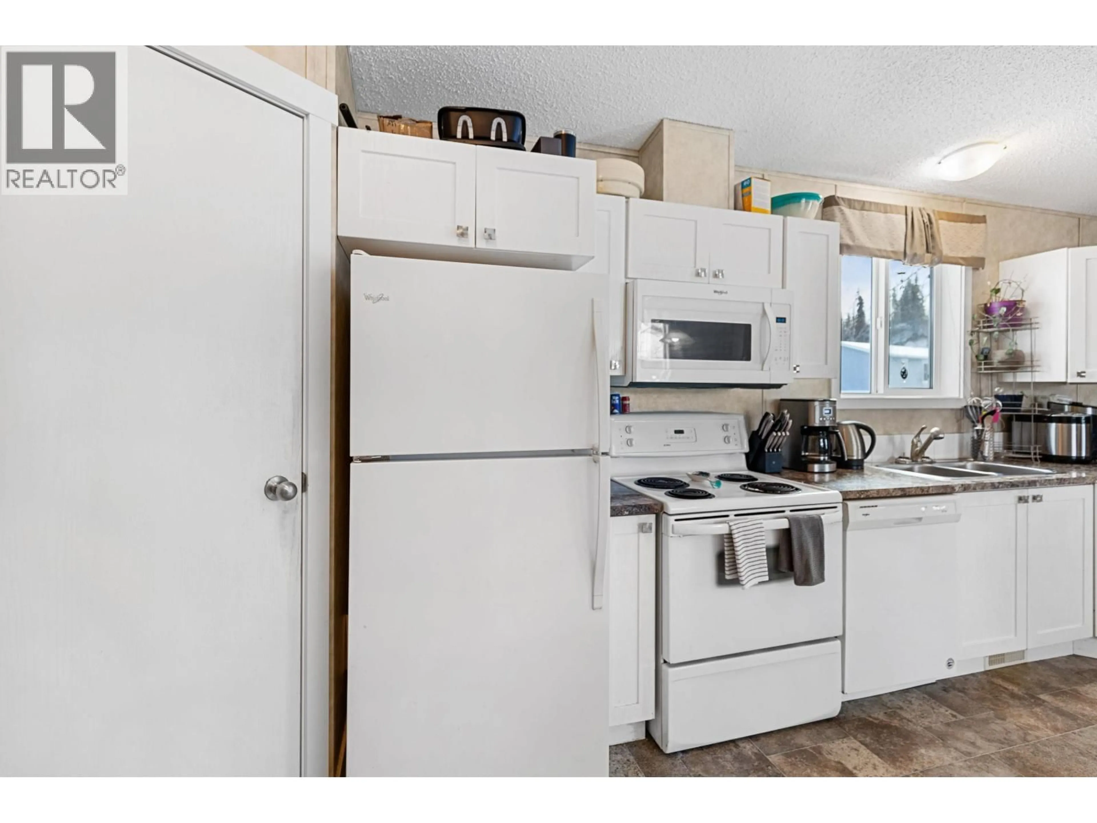 Standard kitchen, unknown for 7 - 5164 HART HIGHWAY, Prince George British Columbia V2K3A1