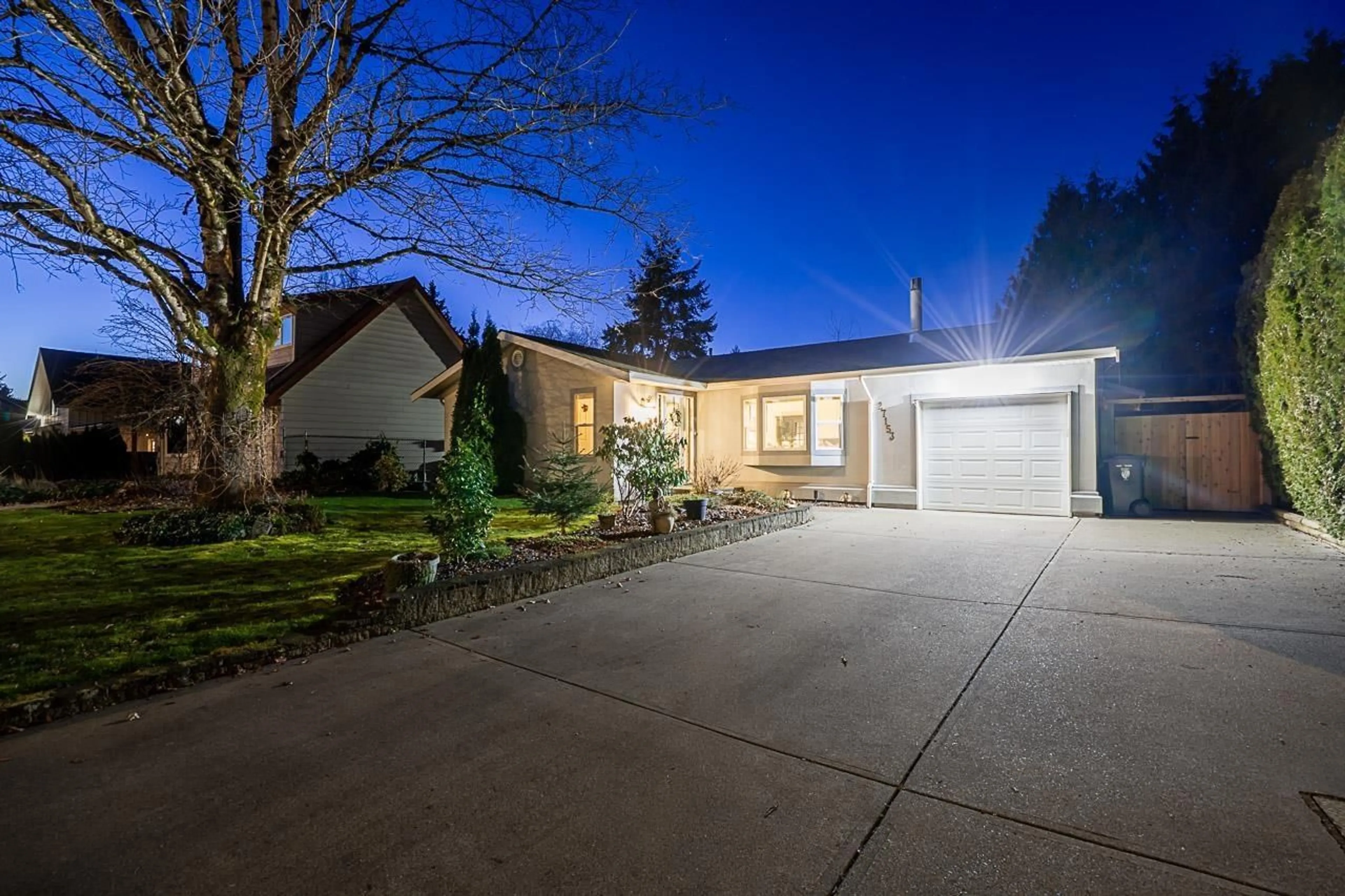 A pic from outside/outdoor area/front of a property/back of a property/a pic from drone, street for 27153 27B AVENUE, Langley British Columbia V4W3C2