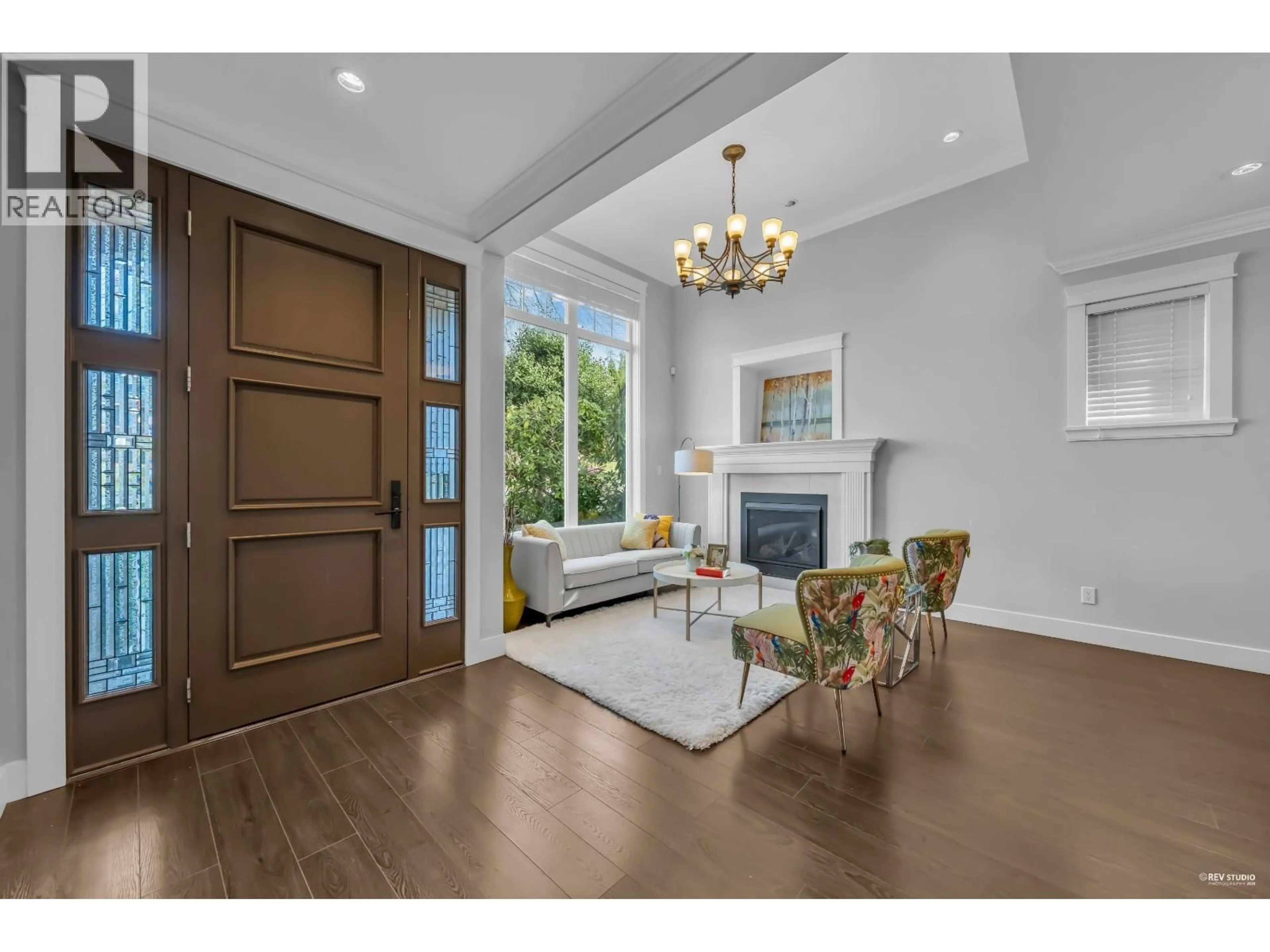 Indoor entryway for 4364 GRETA STREET, Burnaby British Columbia V5J1N8