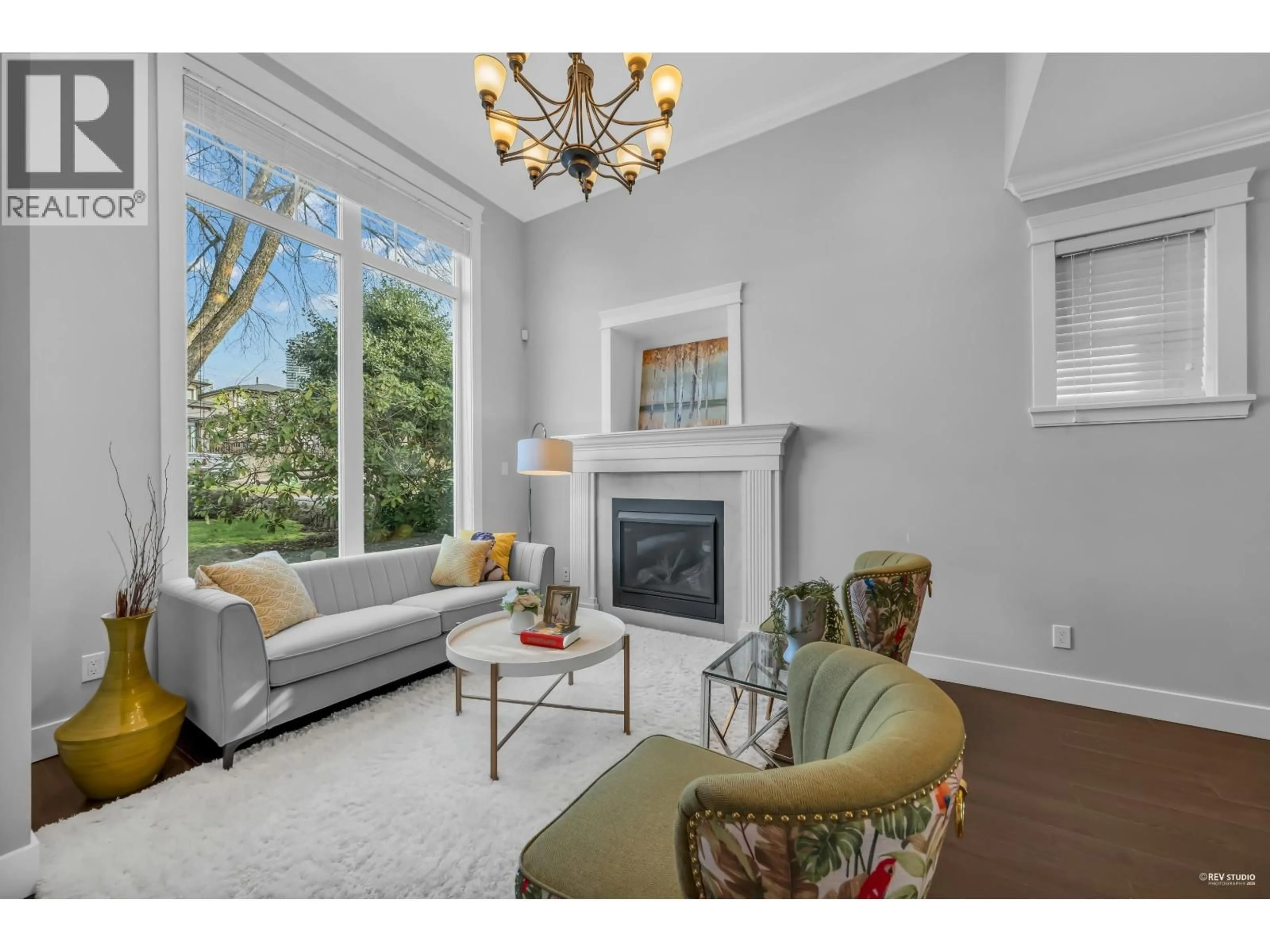 Living room with furniture, unknown for 4364 GRETA STREET, Burnaby British Columbia V5J1N8