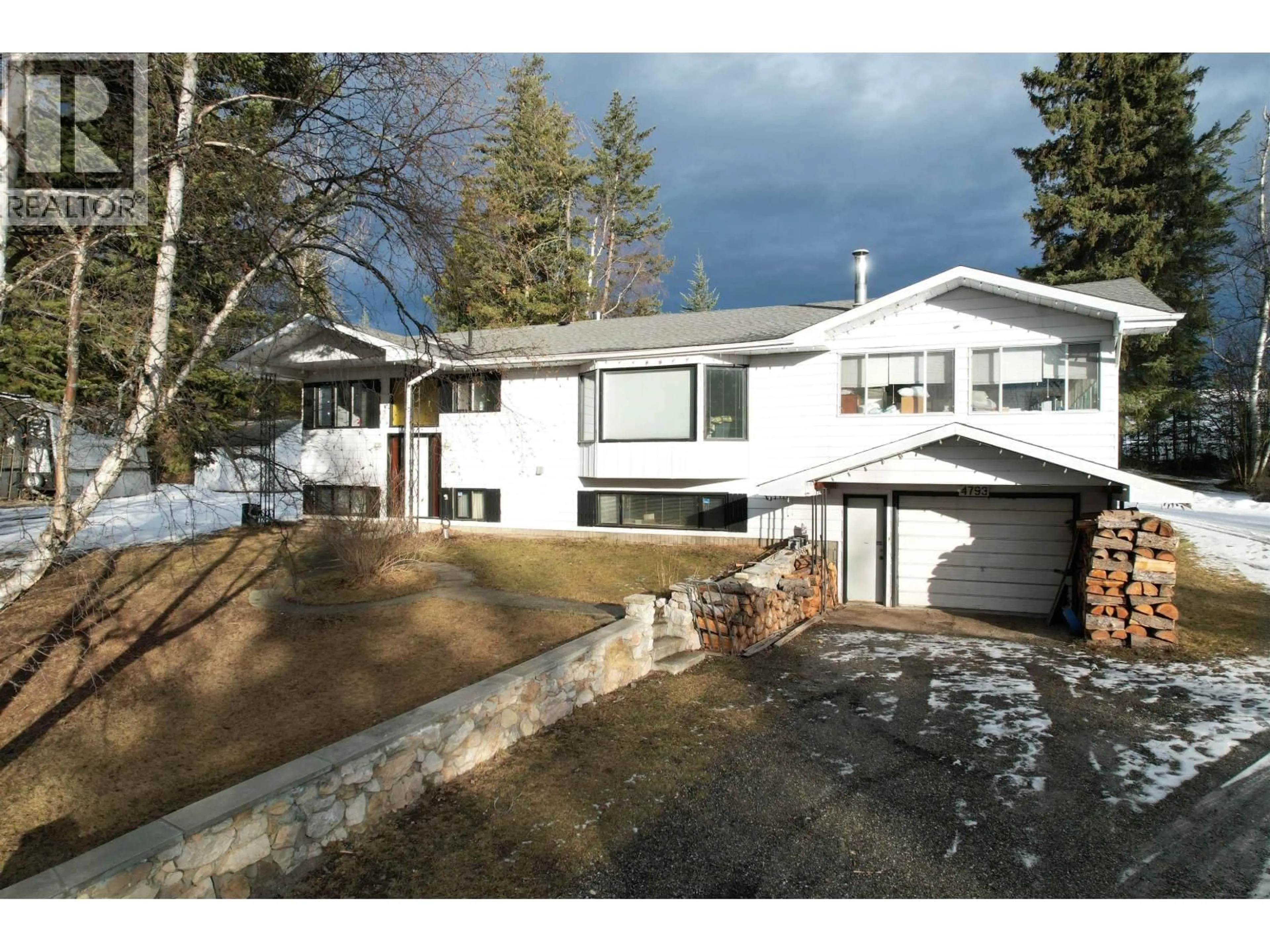 Home with vinyl exterior material, street for 4793 97 HIGHWAY, Quesnel British Columbia V2J6M8