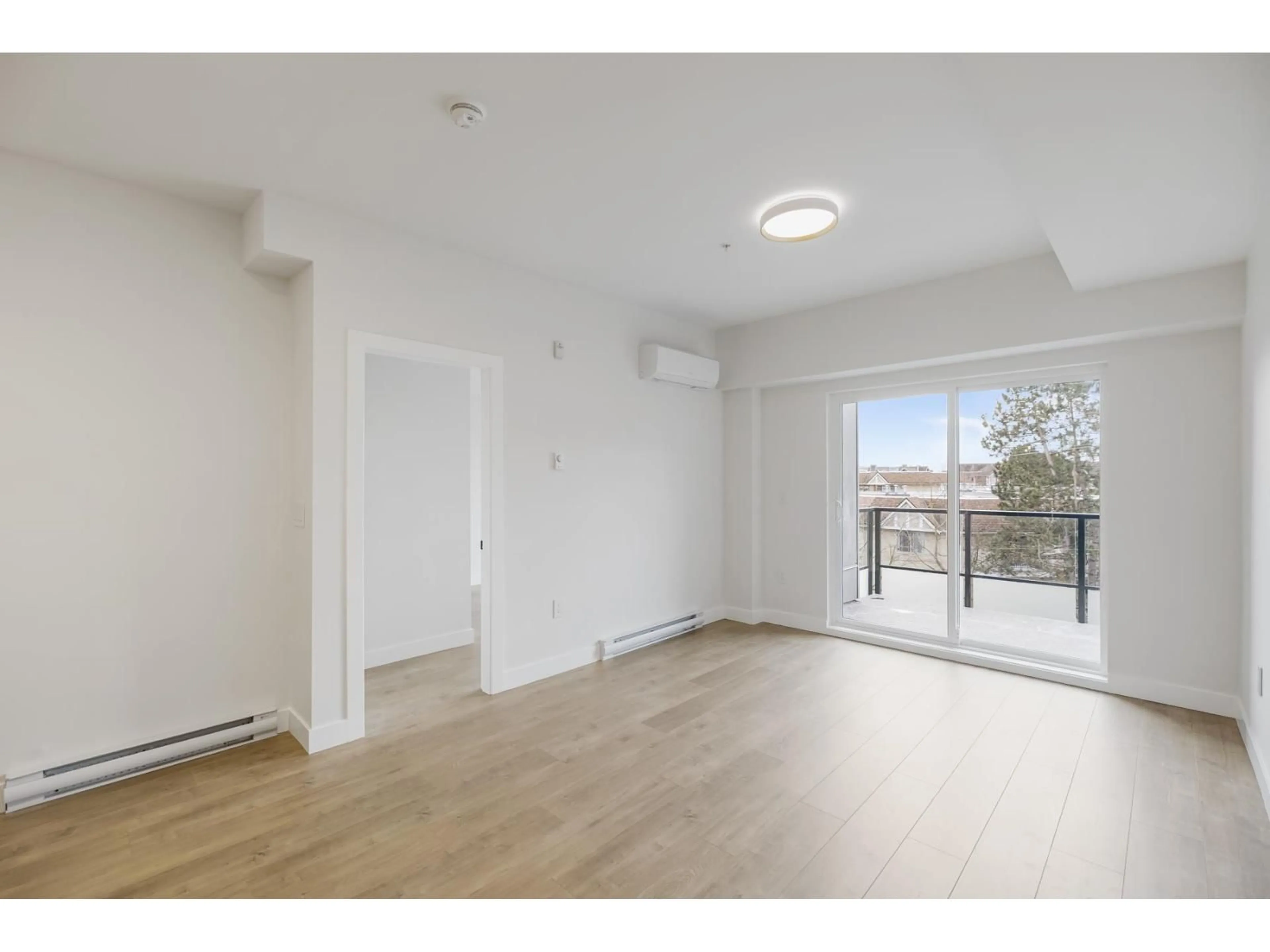 A pic of a room for 407 - 15353 17 AVENUE, Surrey British Columbia V4A1T8