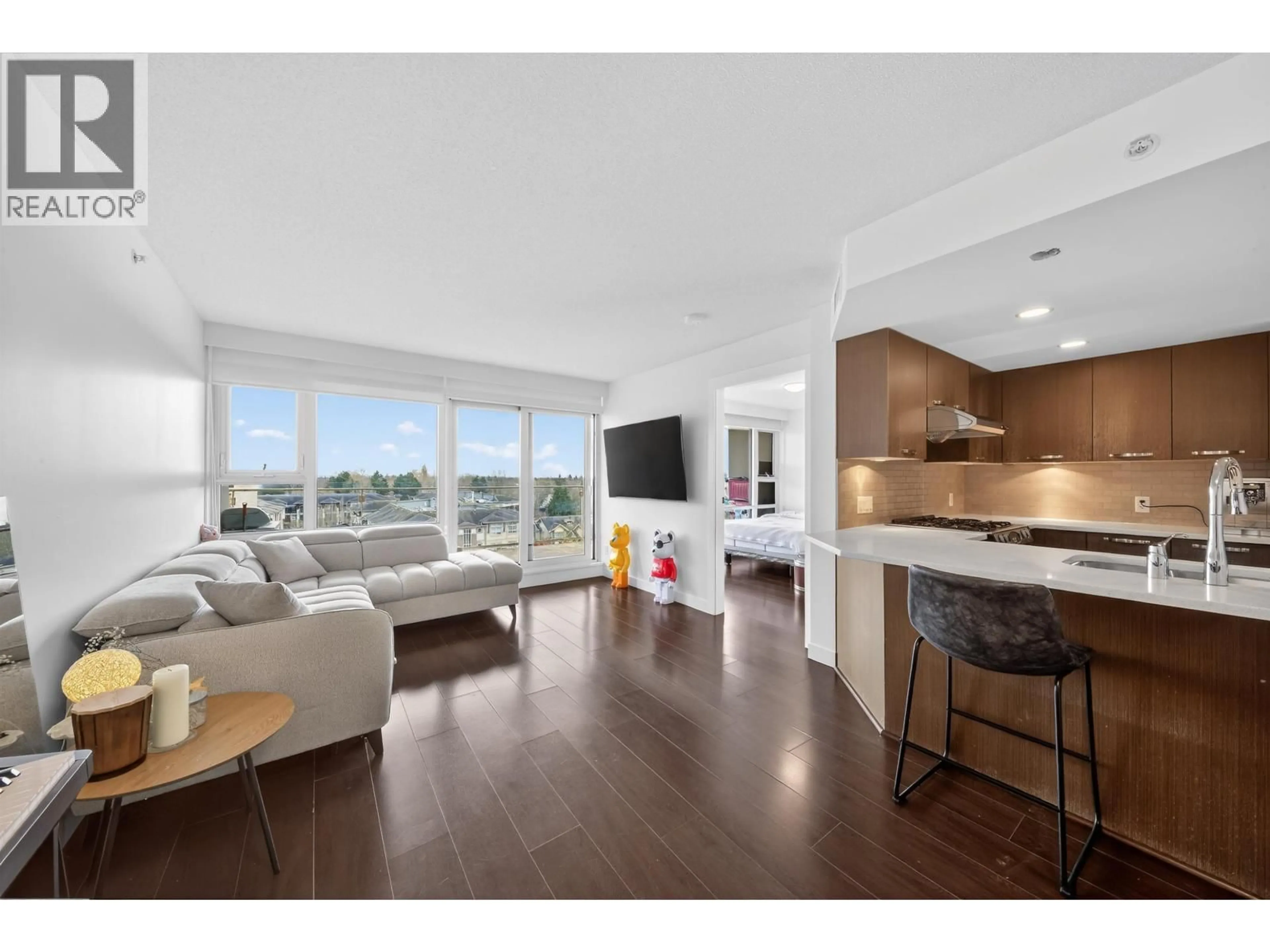 Living room with furniture, wood/laminate floor for 1010 - 6888 COONEY ROAD, Richmond British Columbia V6Y0E1