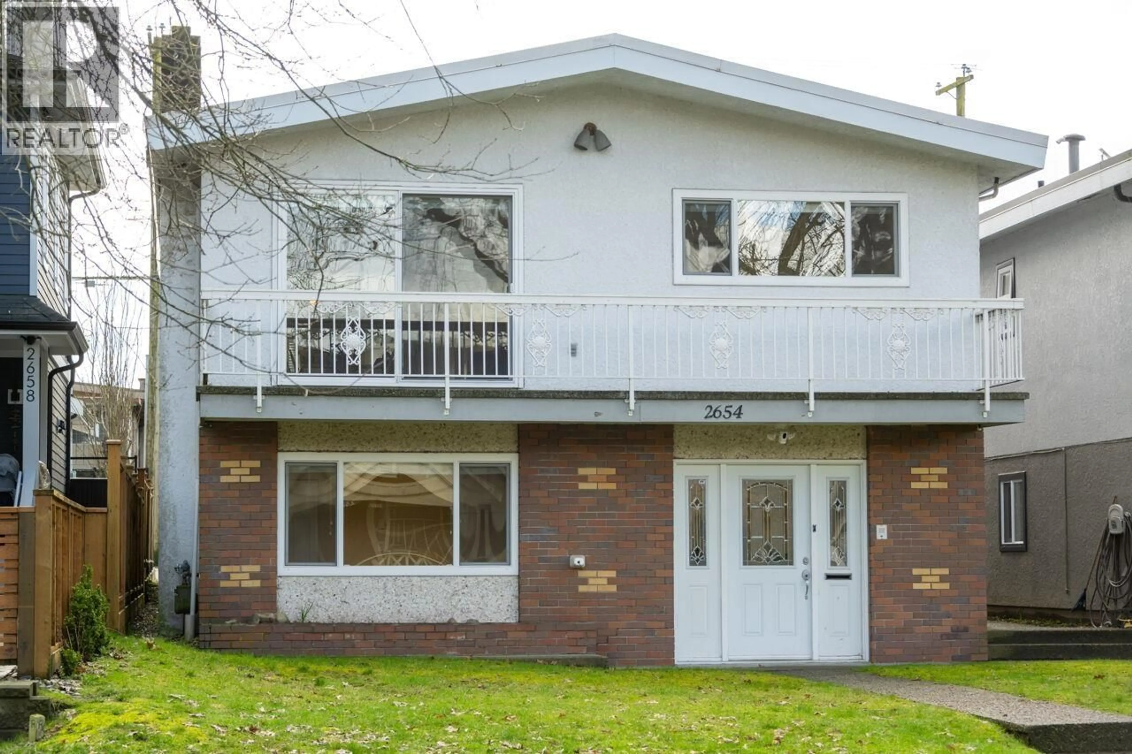 Home with vinyl exterior material, unknown for 2654 OXFORD STREET, Vancouver British Columbia V5K1N3