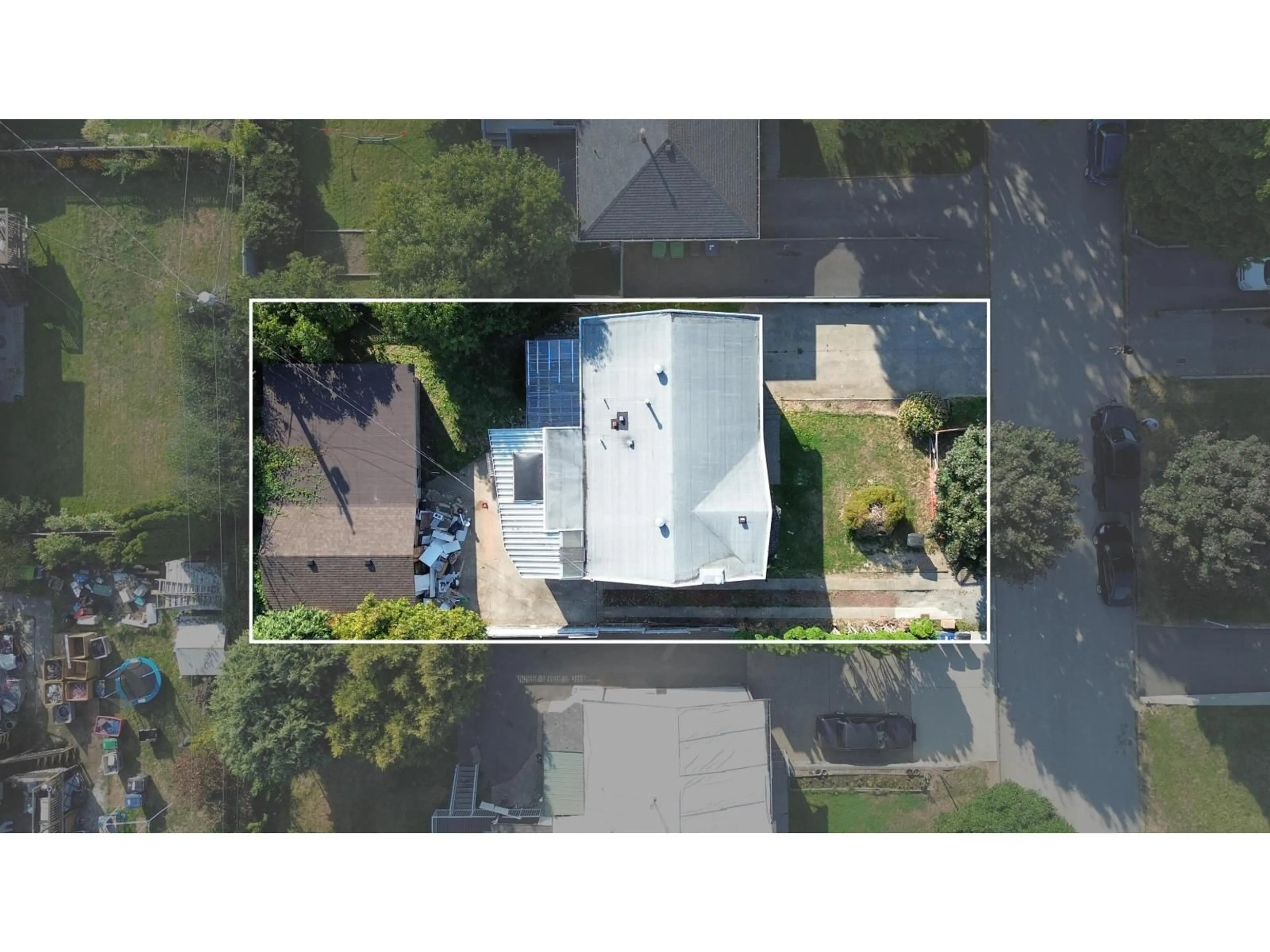 A pic from outside/outdoor area/front of a property/back of a property/a pic from drone, street for 15032 SWALLOW DRIVE, Surrey British Columbia V3R4X2
