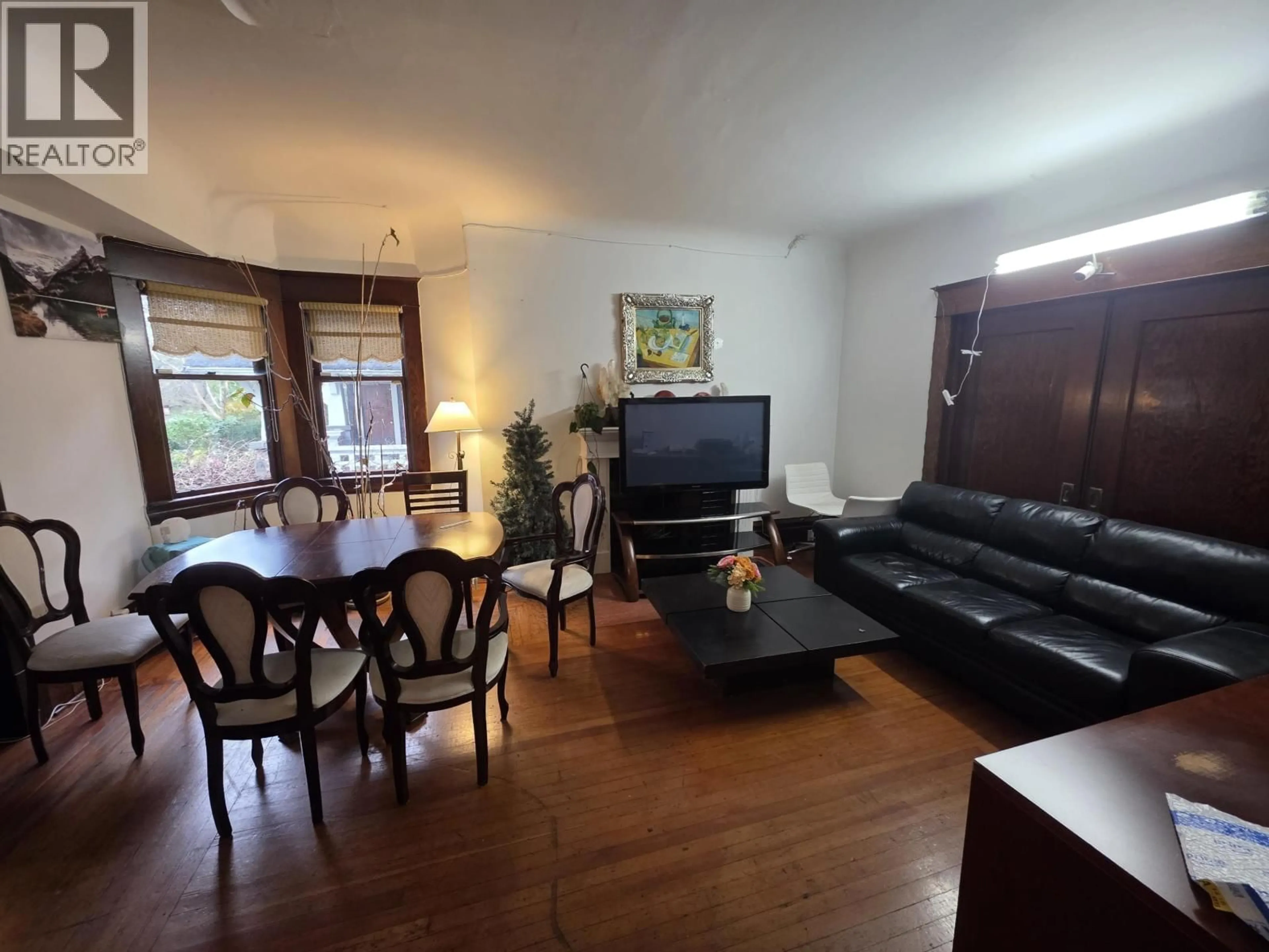 Living room with furniture, wood/laminate floor for 345 13TH AVENUE, Vancouver British Columbia V5Y1W2