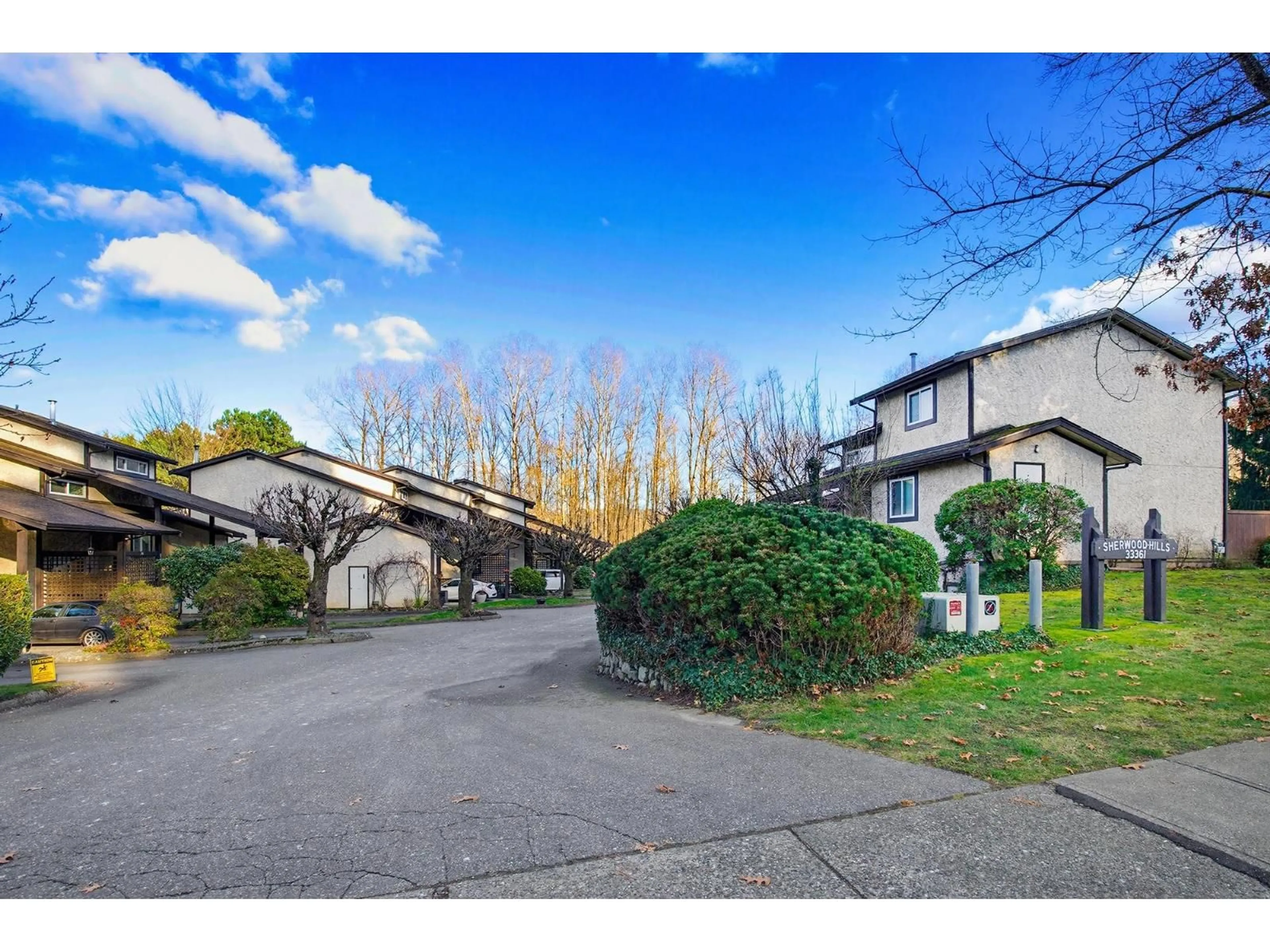 A pic from outside/outdoor area/front of a property/back of a property/a pic from drone, street for 24 - 33361 WREN CRESCENT, Abbotsford British Columbia V2S5V9