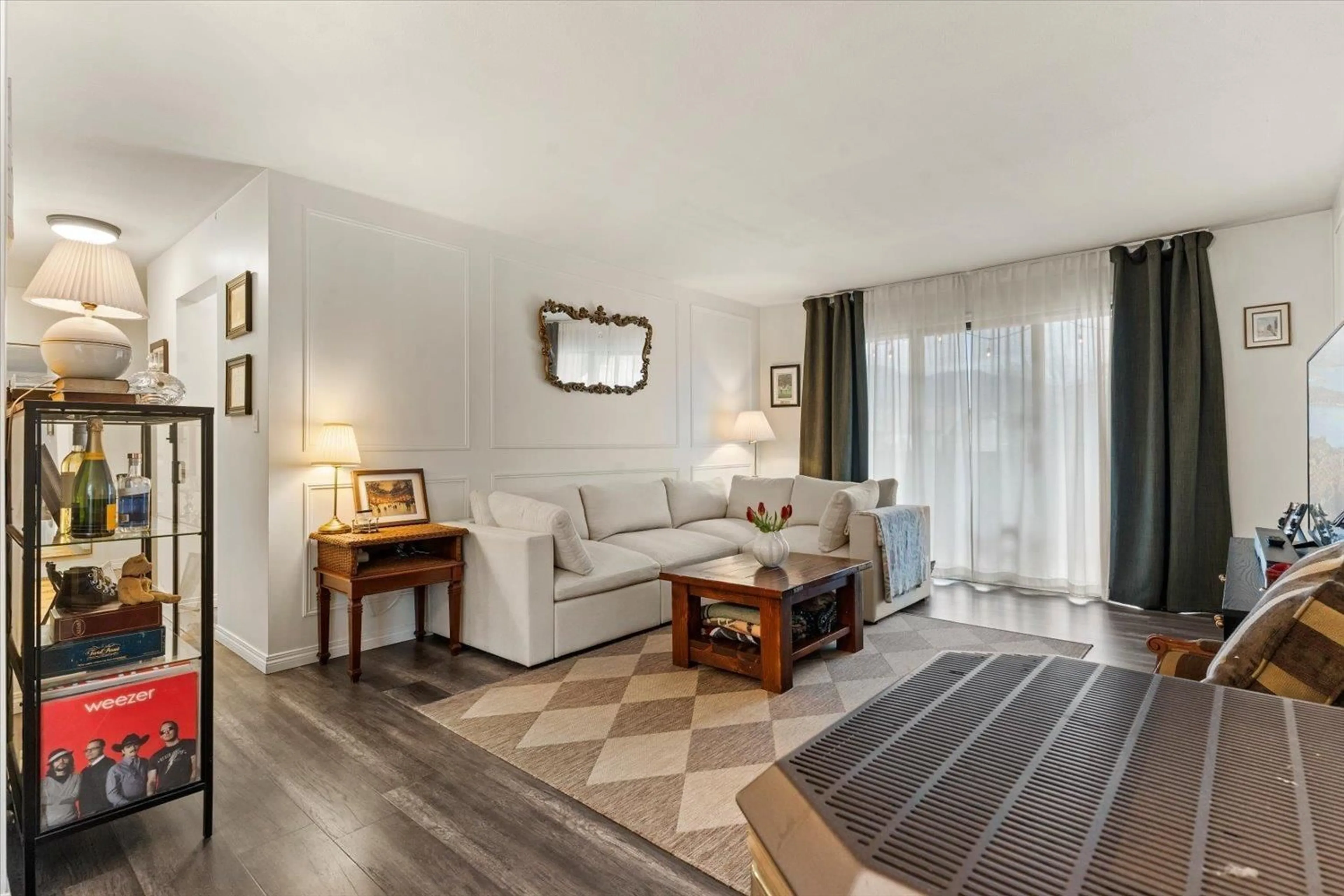 Living room with furniture, wood/laminate floor for 101 - 45900 LEWIS AVENUE, Chilliwack British Columbia V2P3C2