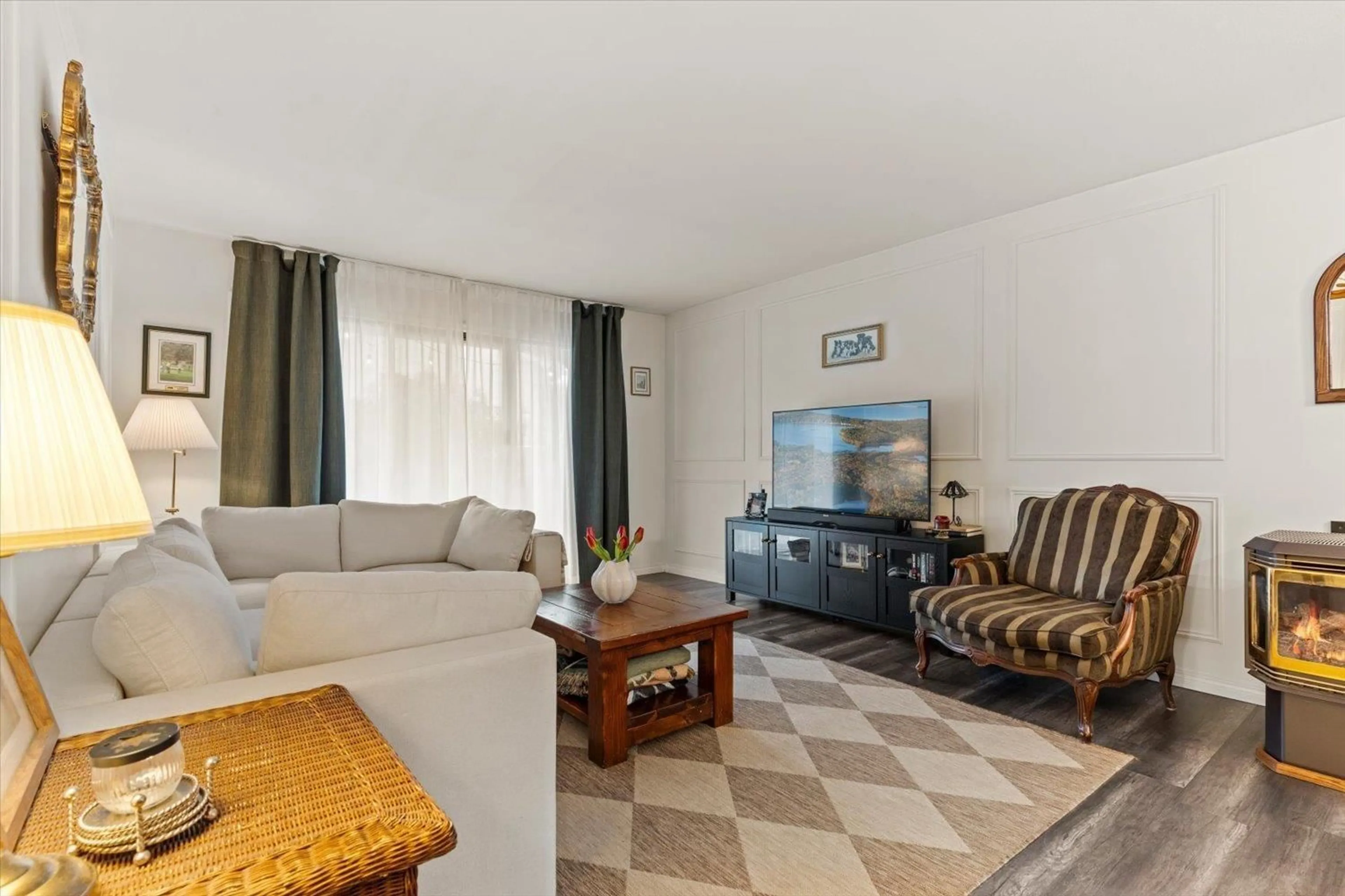 Living room with furniture, unknown for 101 - 45900 LEWIS AVENUE, Chilliwack British Columbia V2P3C2