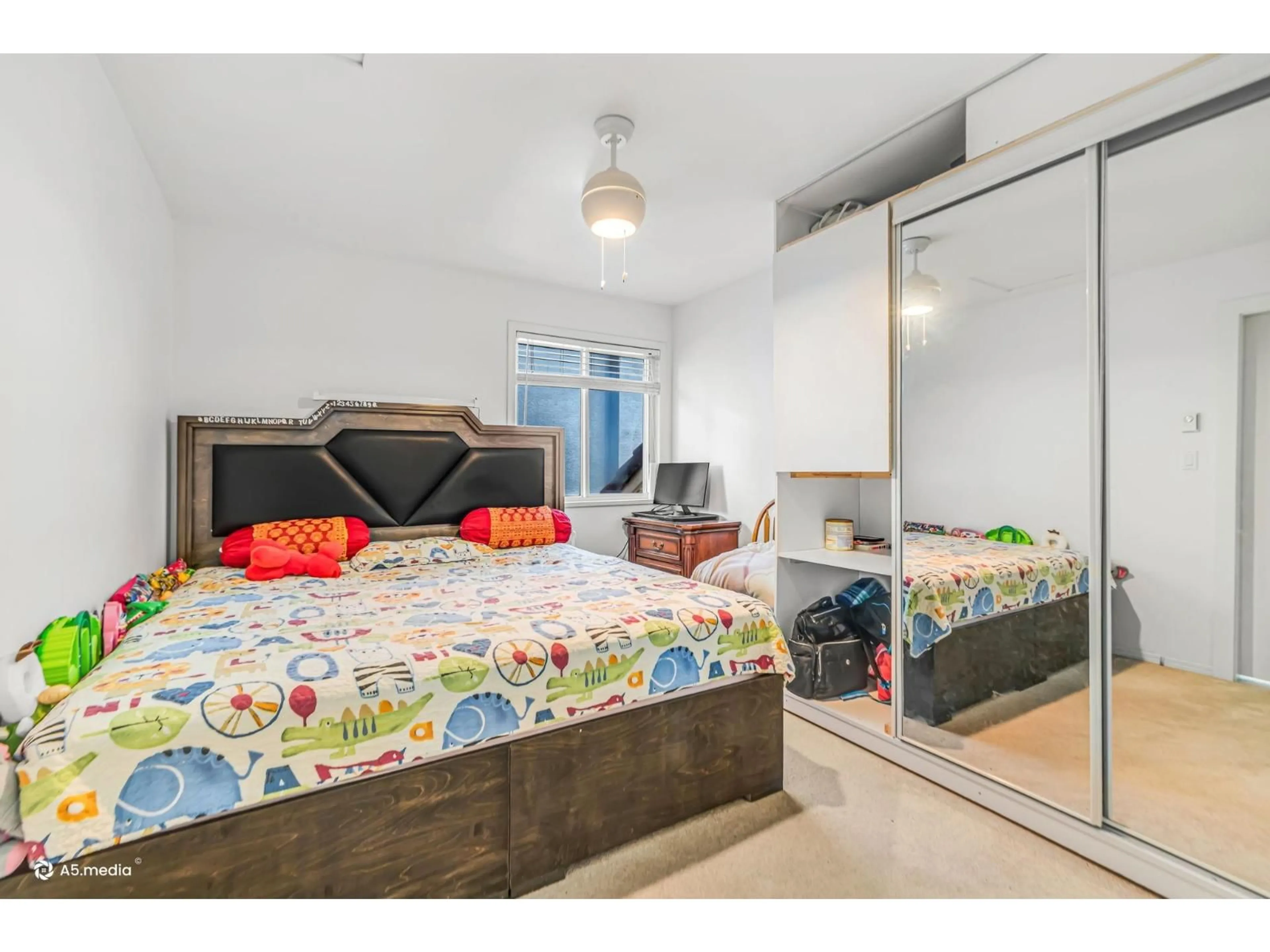 Bedroom with bed, unknown for 3737 LETHBRIDGE DRIVE, Abbotsford British Columbia V3G1J5