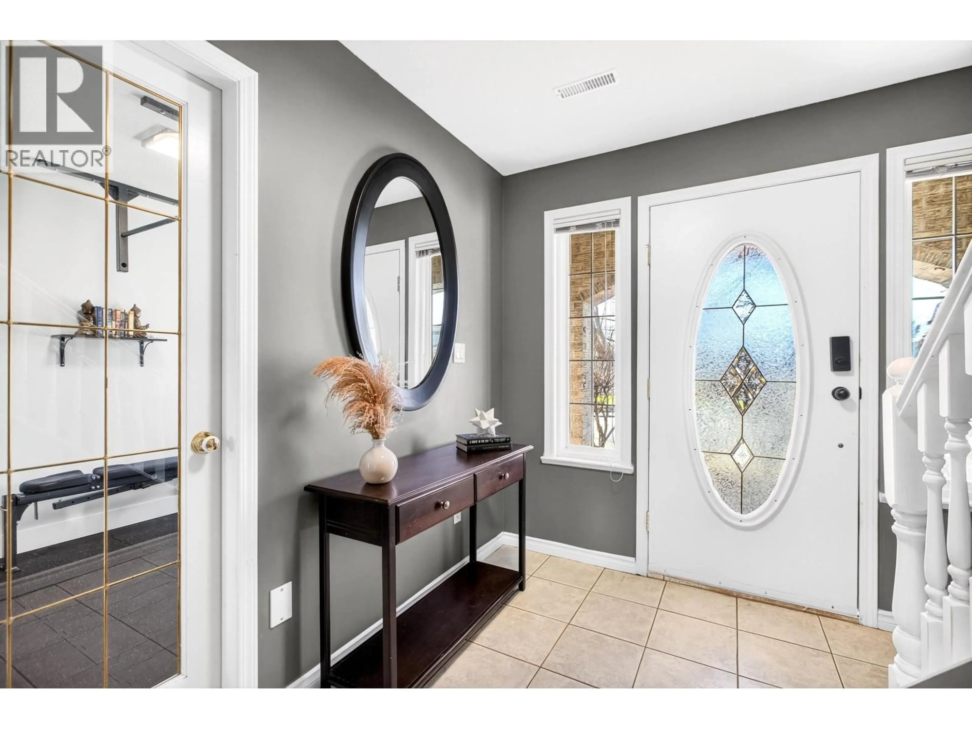 Indoor entryway for 23706 TAMARACK LANE, Maple Ridge British Columbia V2W1B4